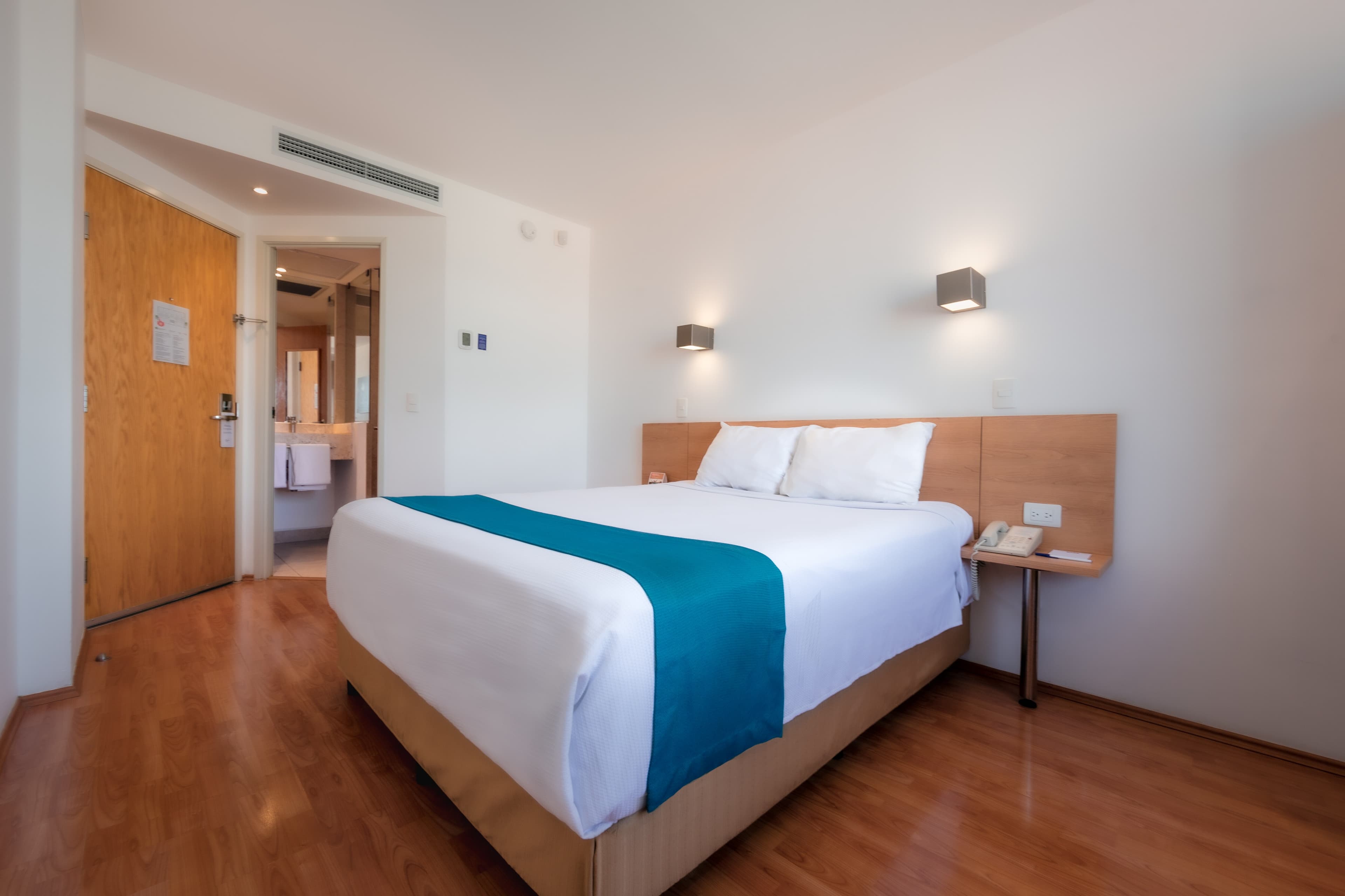 Sleep Inn Leon Antares — 3