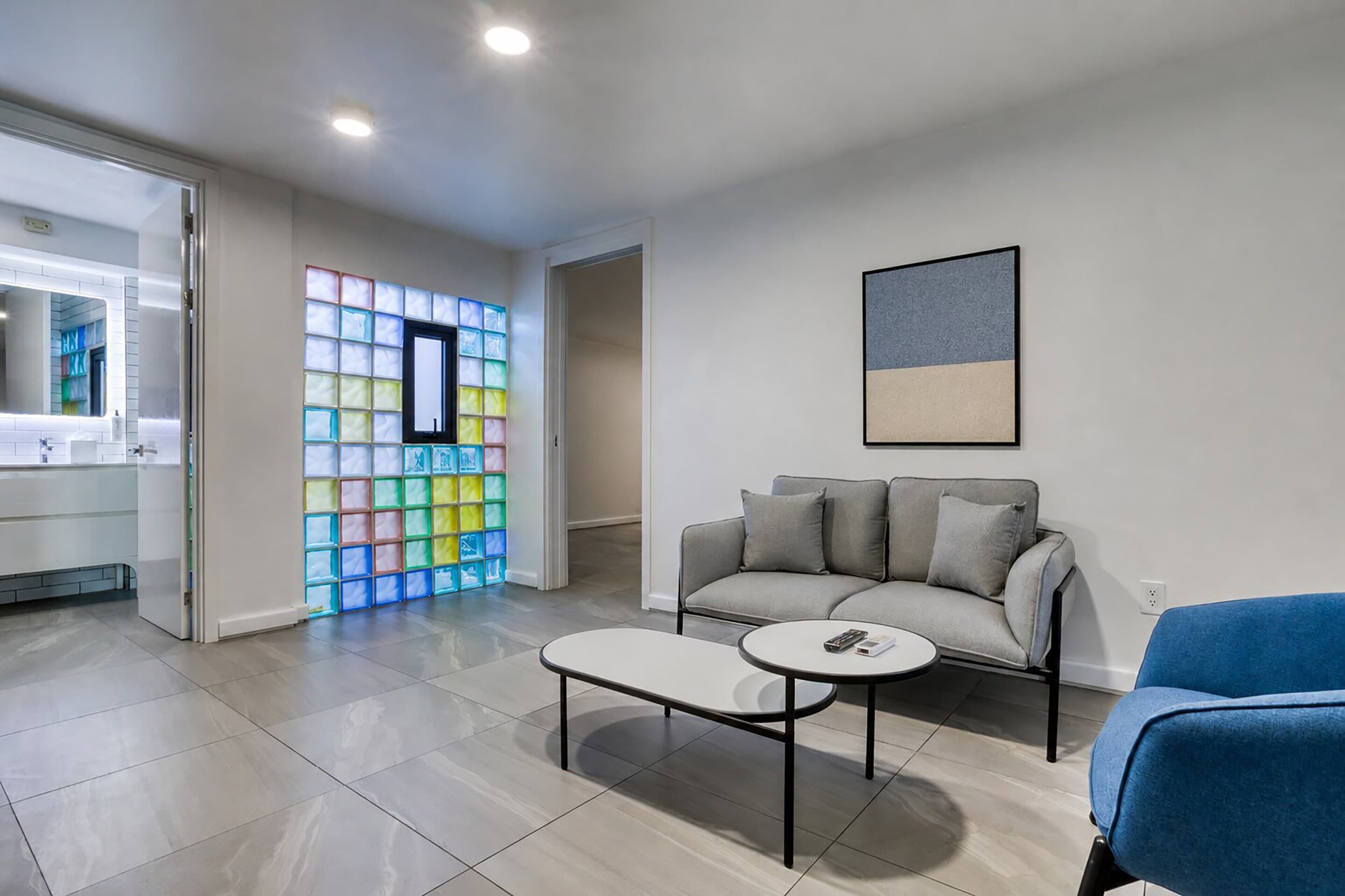 1 Queen Bed, 1 Bedroom Apartment, Larger Room - Image 7