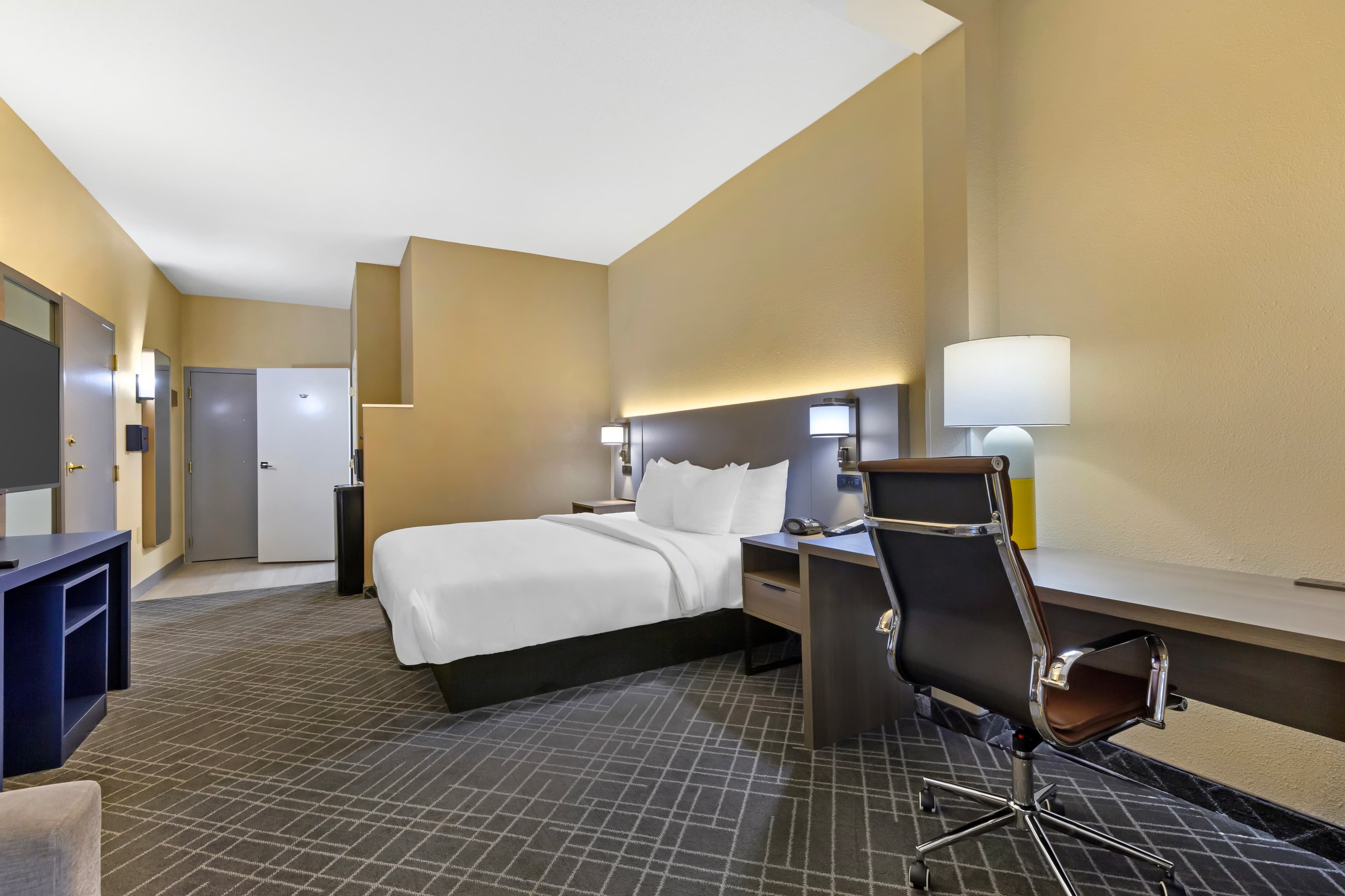 Comfort Suites Hanes Mall - Image 2