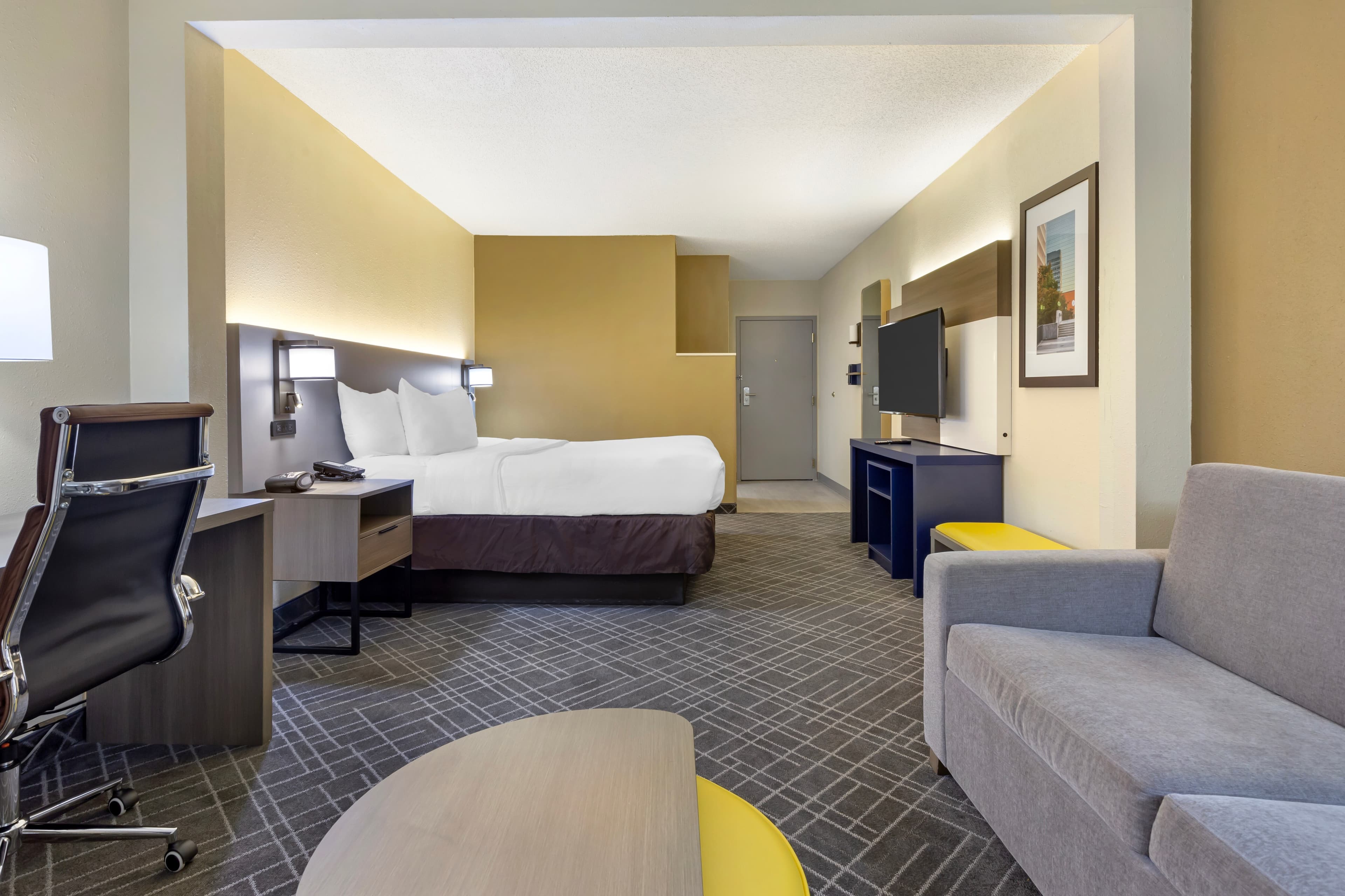 Comfort Suites Hanes Mall — 8