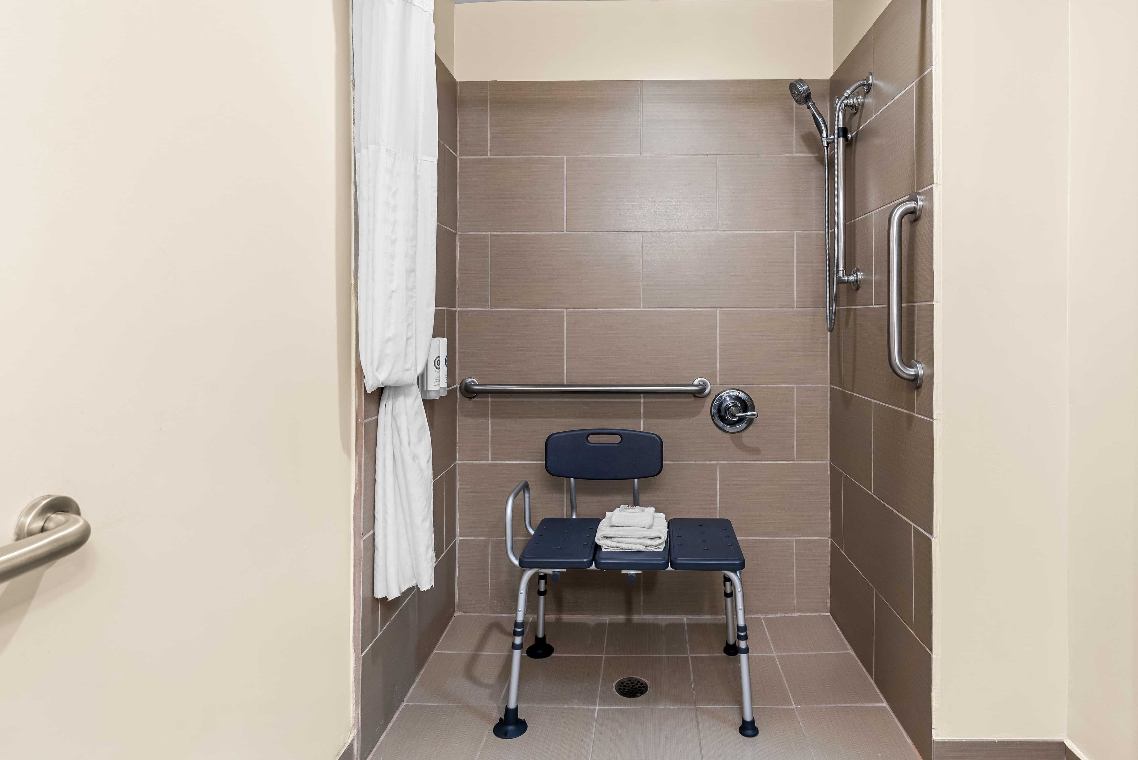 Comfort Suites Near Camp Lejeune - Image 5