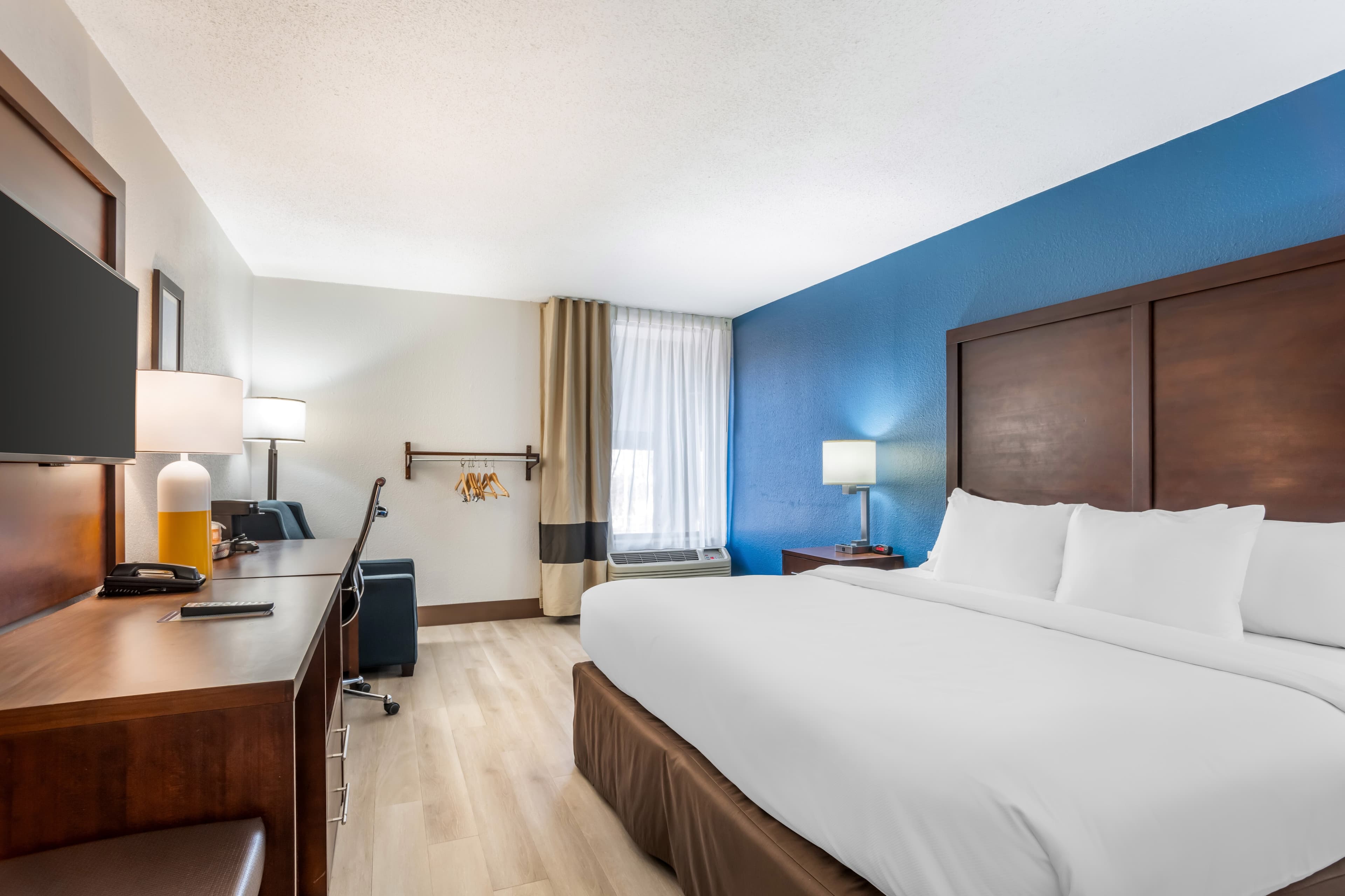 Comfort Inn Charlotte Airport Uptown - Image 2
