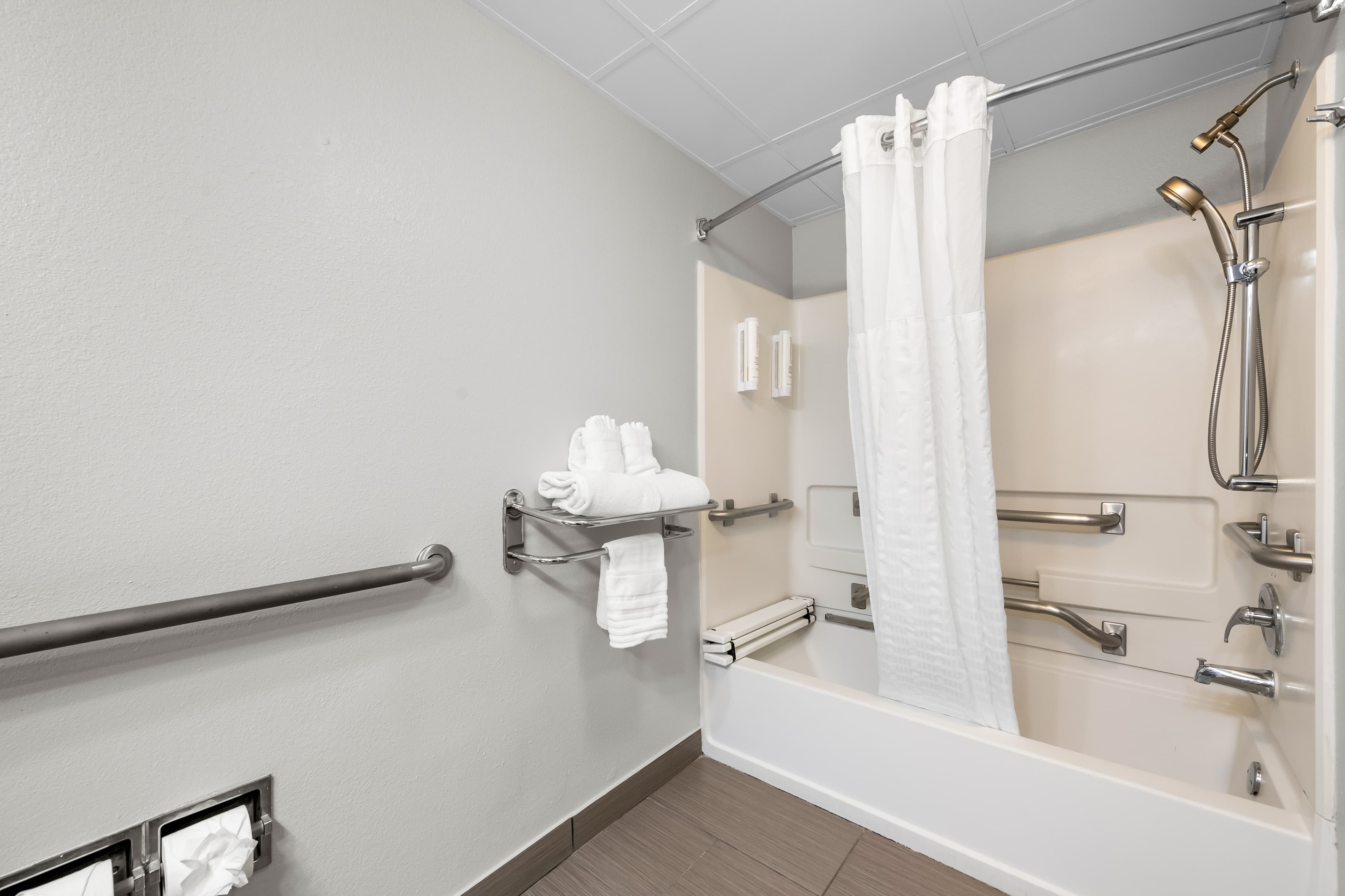 Clarion Pointe Apex - Holly Springs — 8
