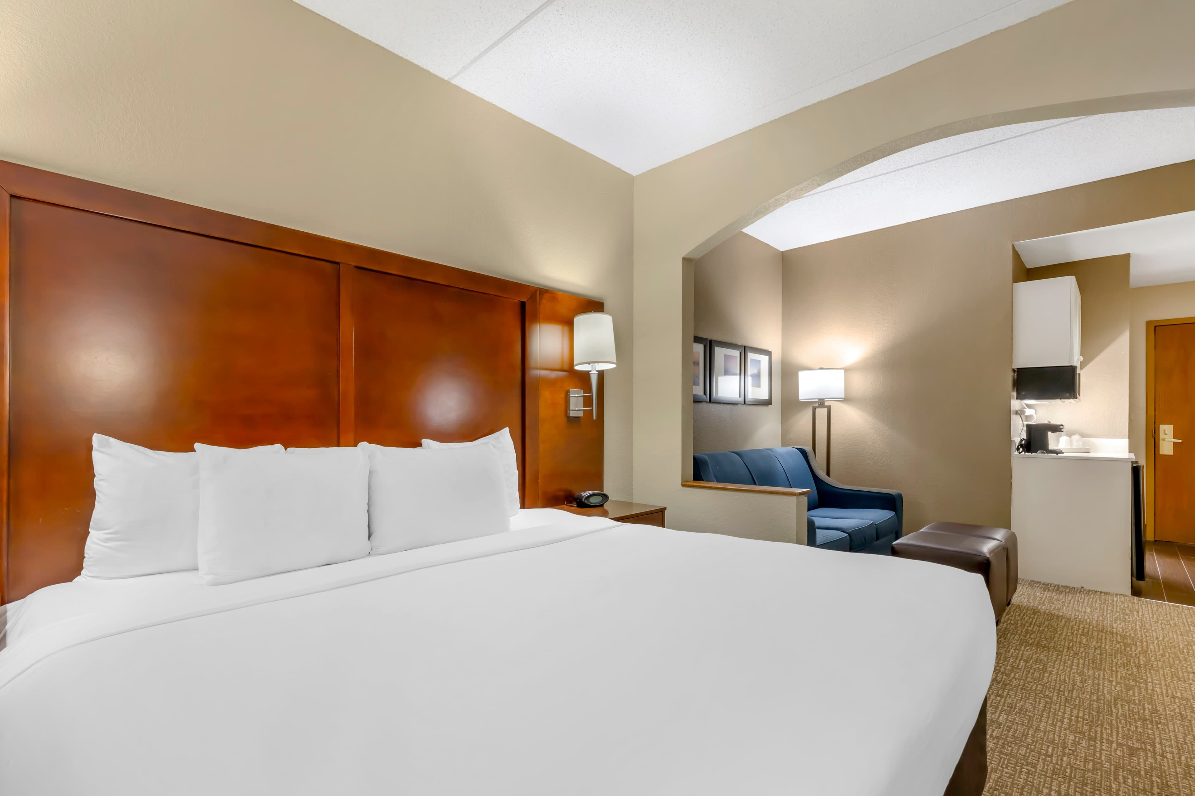 Comfort Suites Regency Park — 10