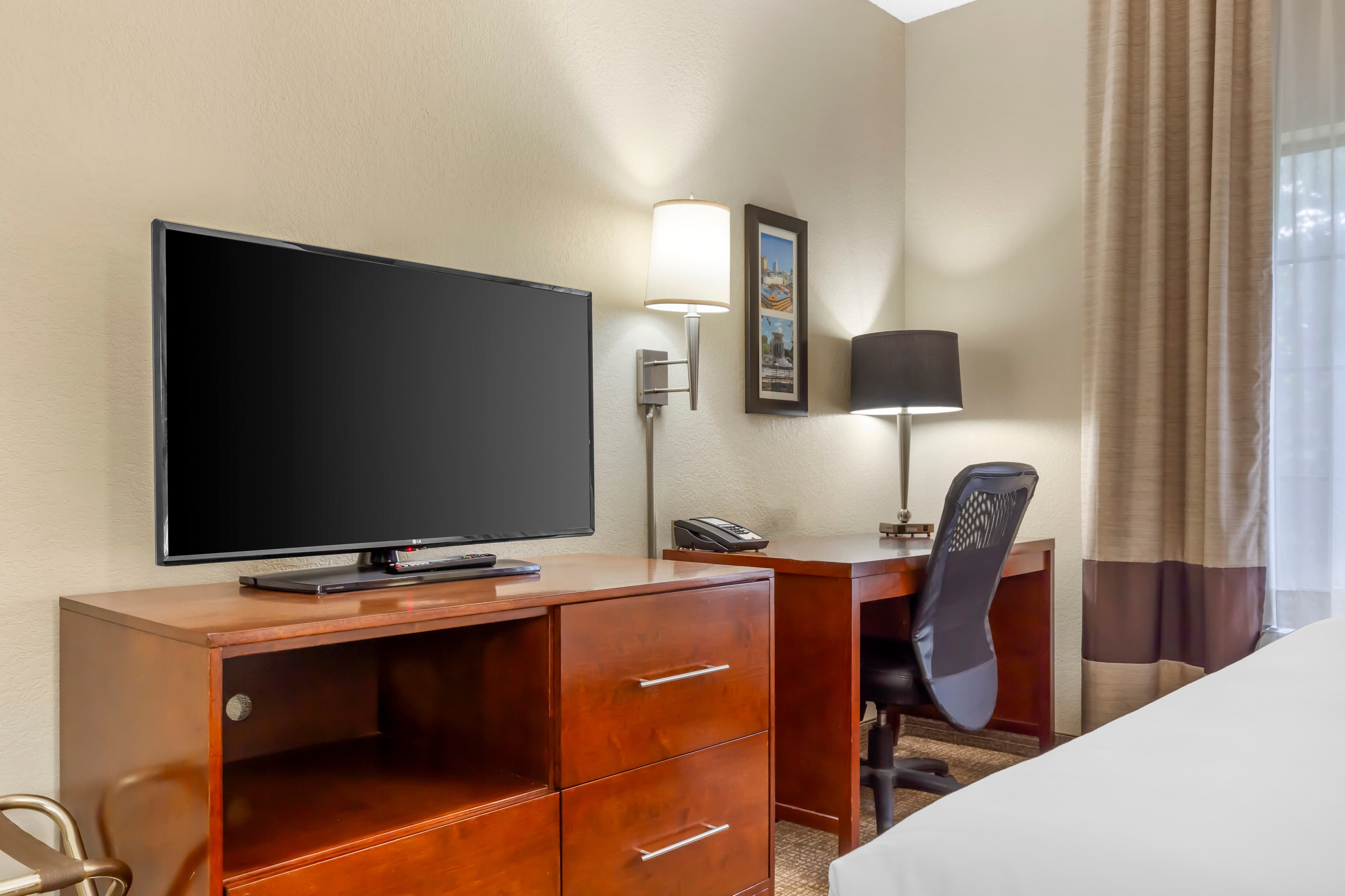 Comfort Suites Regency Park — 11