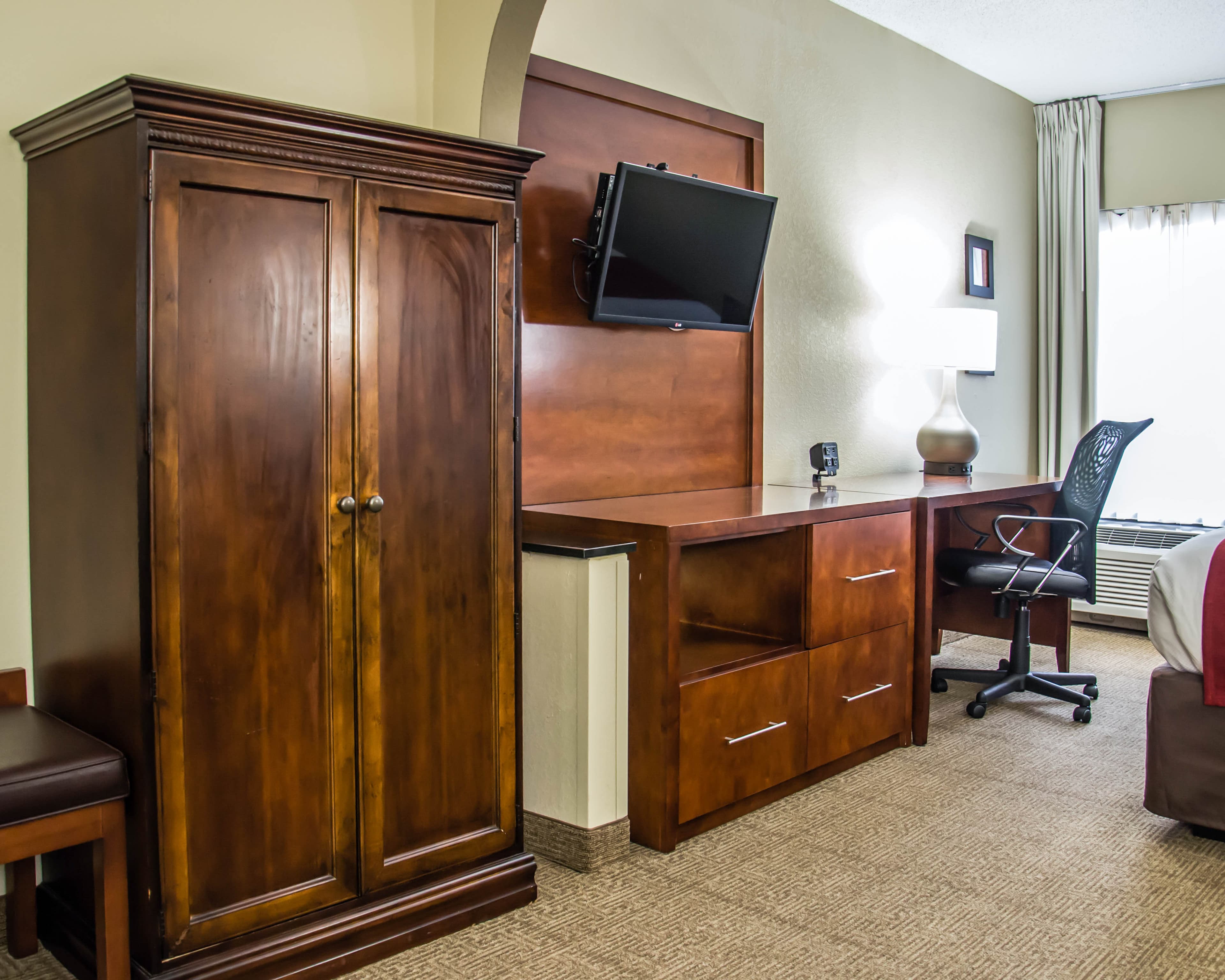 Comfort Suites University - Research Park - Image 5