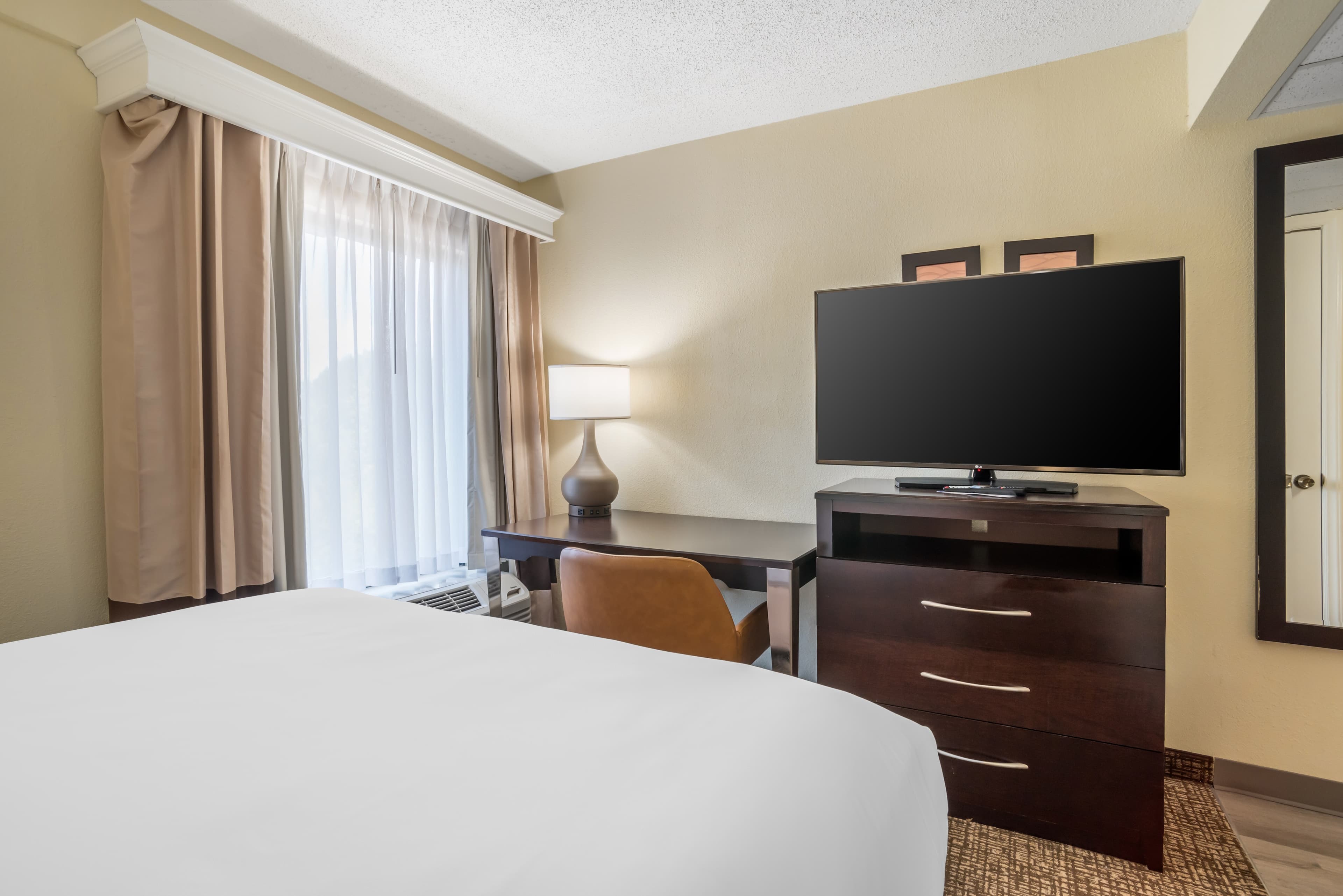 Comfort Inn & Suites Cornelius Lake Norman — 9