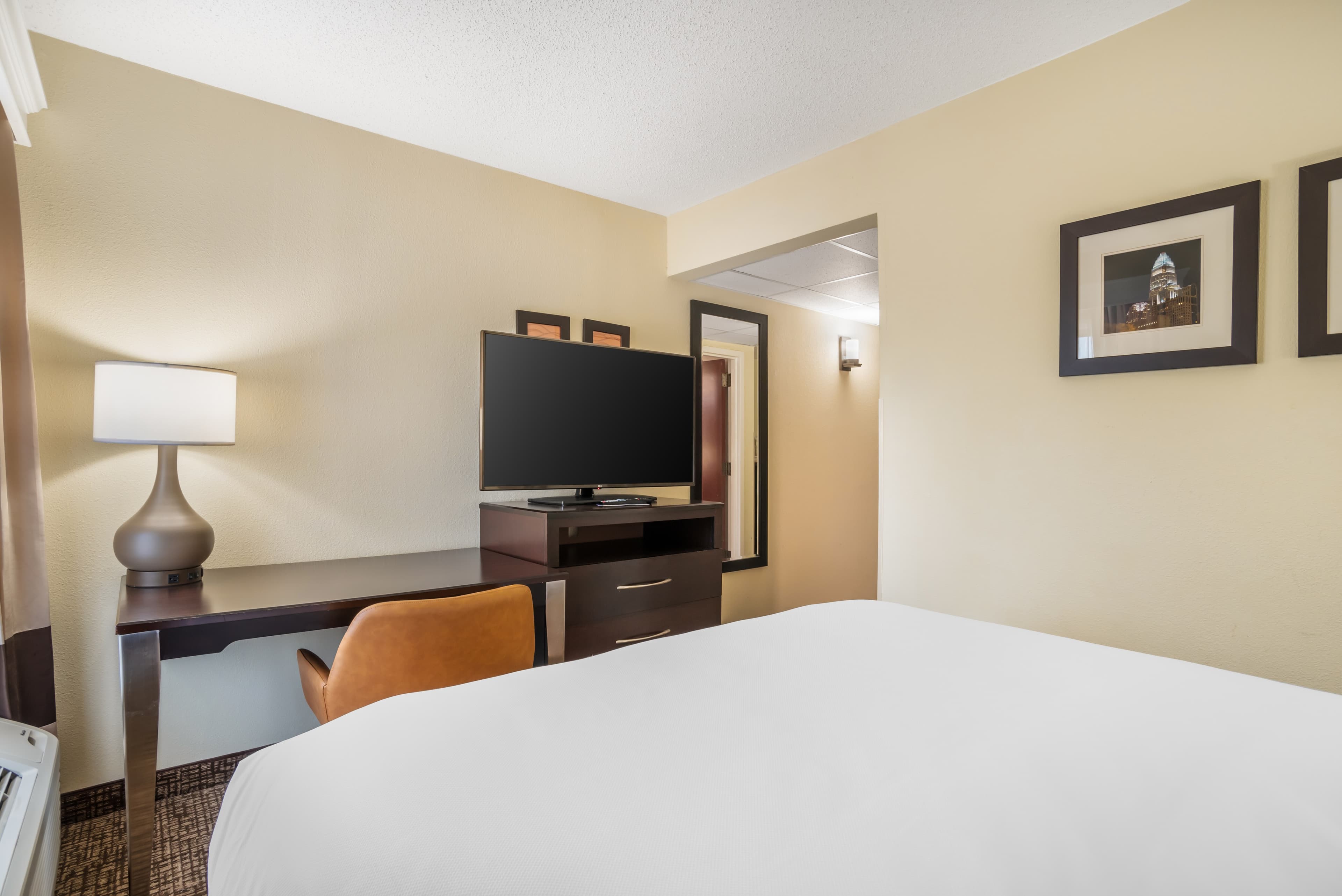 Comfort Inn & Suites Cornelius Lake Norman — 10