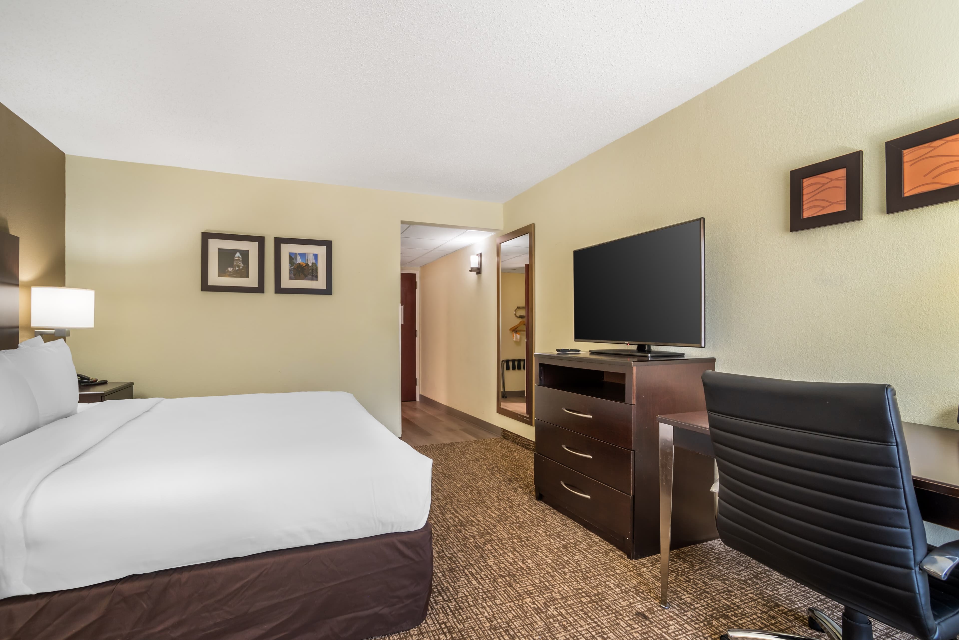 Comfort Inn & Suites Cornelius Lake Norman - Image 2