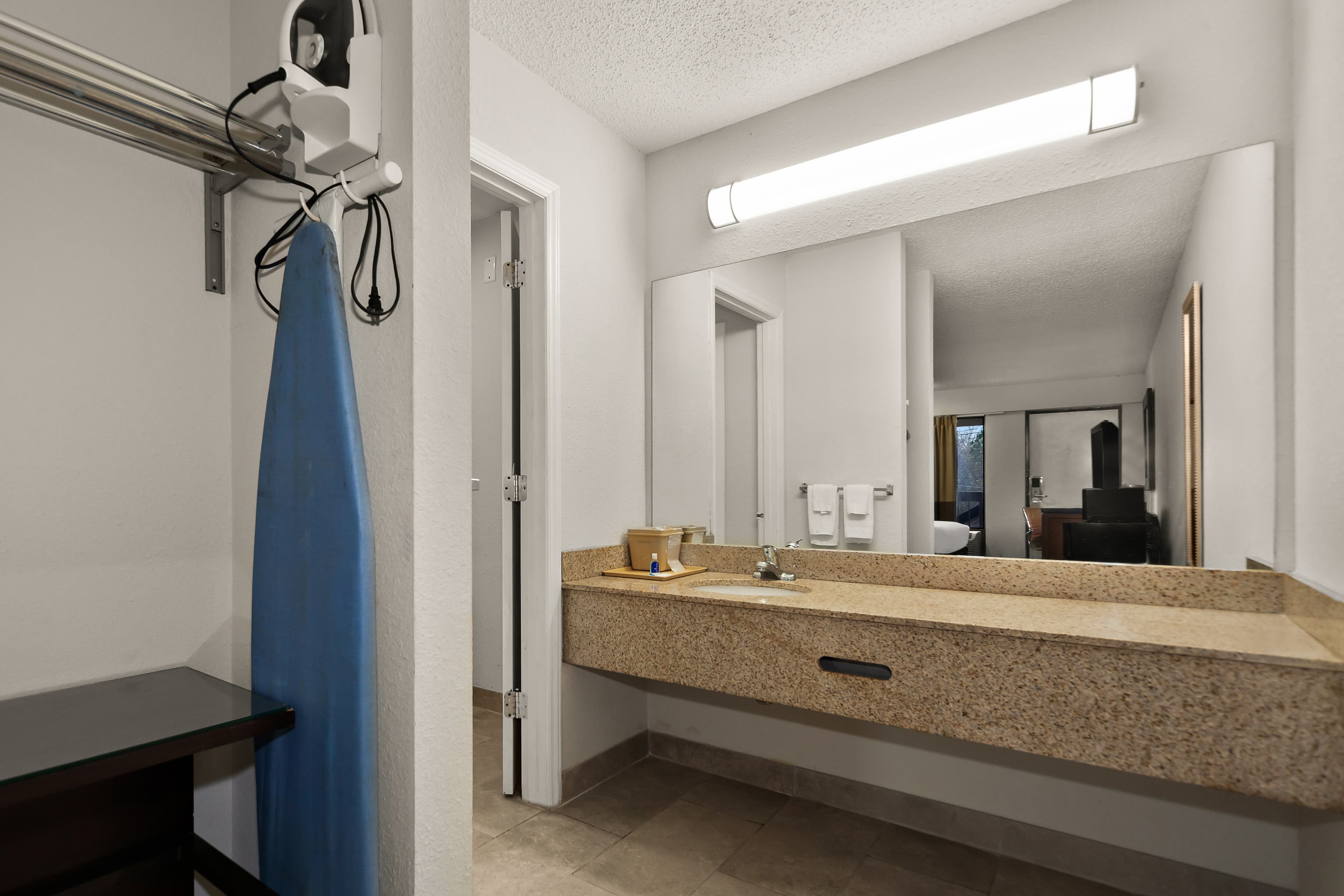 Rodeway Inn Lumberton Central — 37
