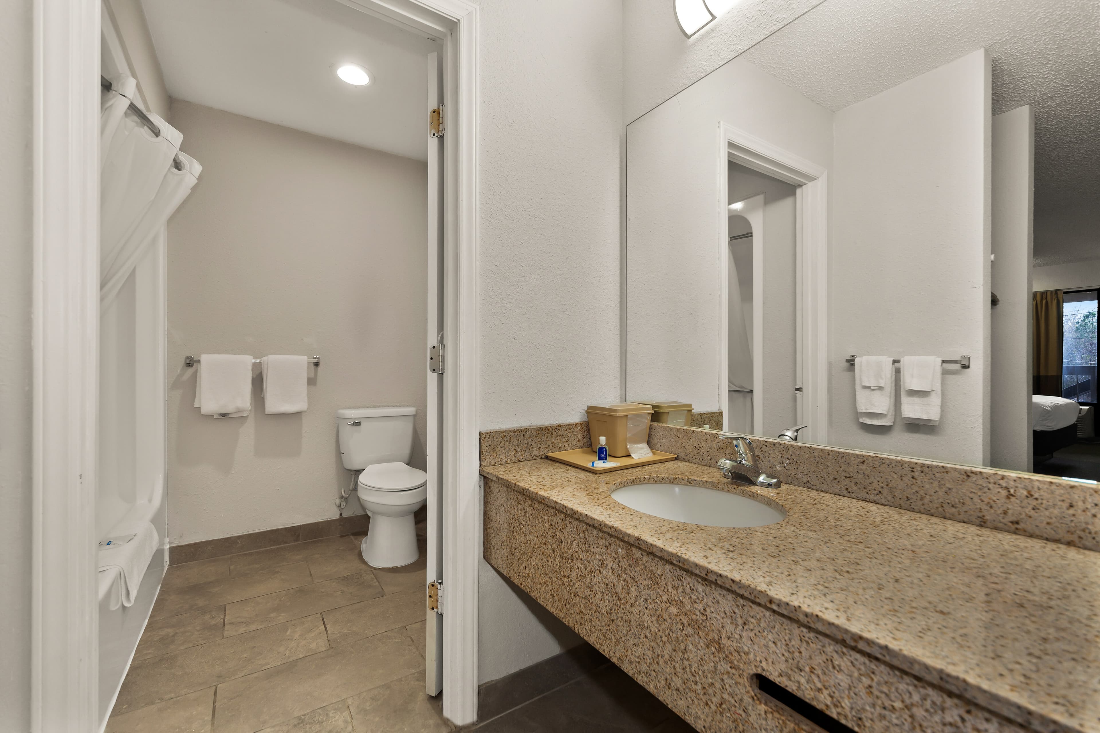 Rodeway Inn Lumberton Central — 38