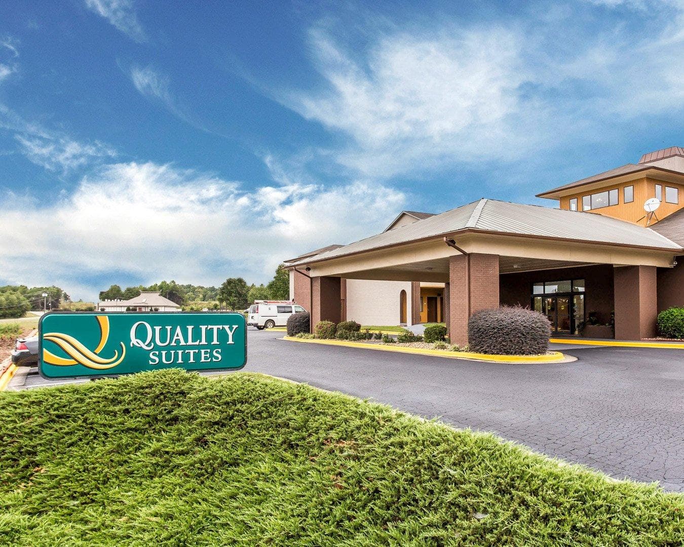 Quality Suites Hickory South - Image 1