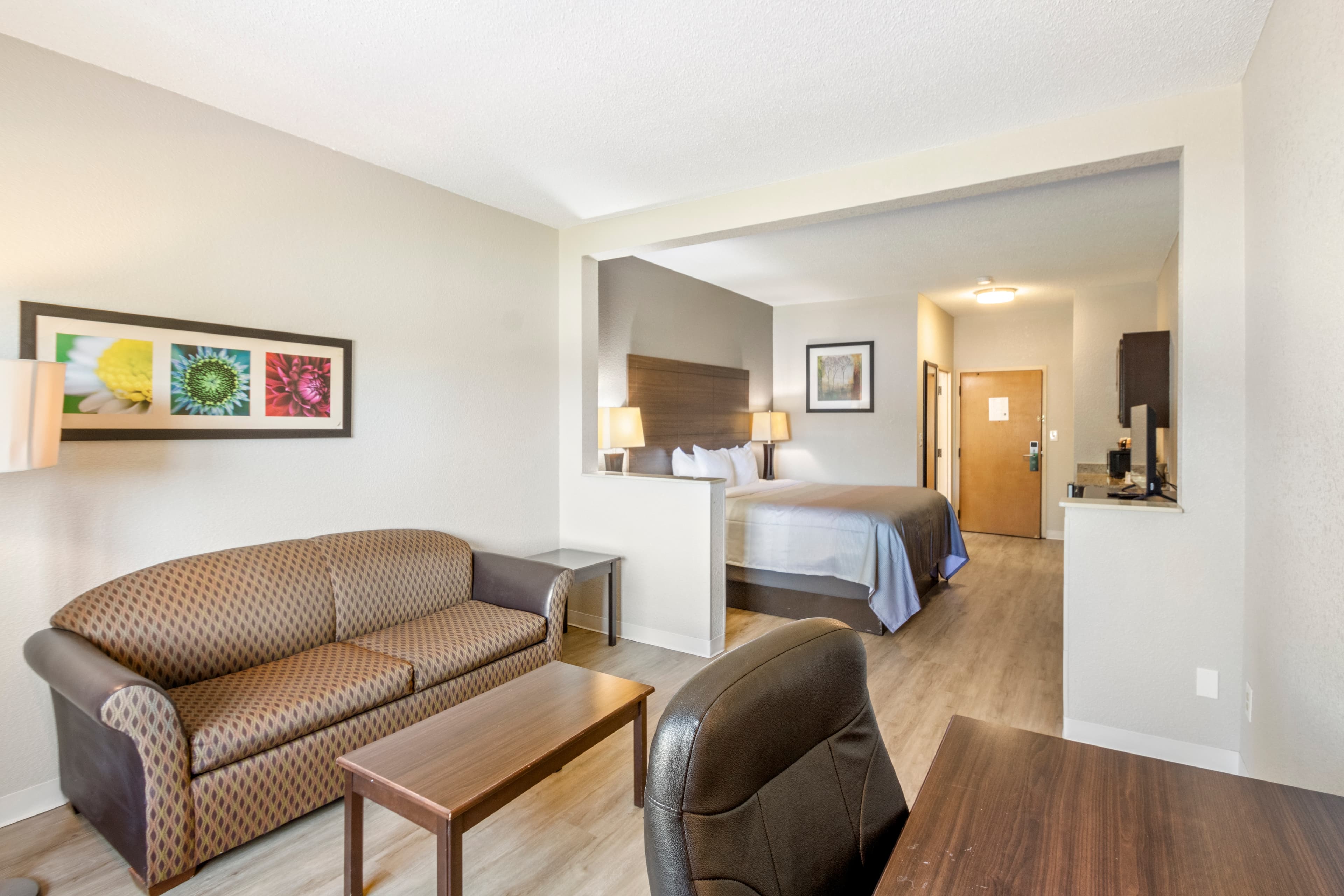 Quality Suites Hickory South - Image 3