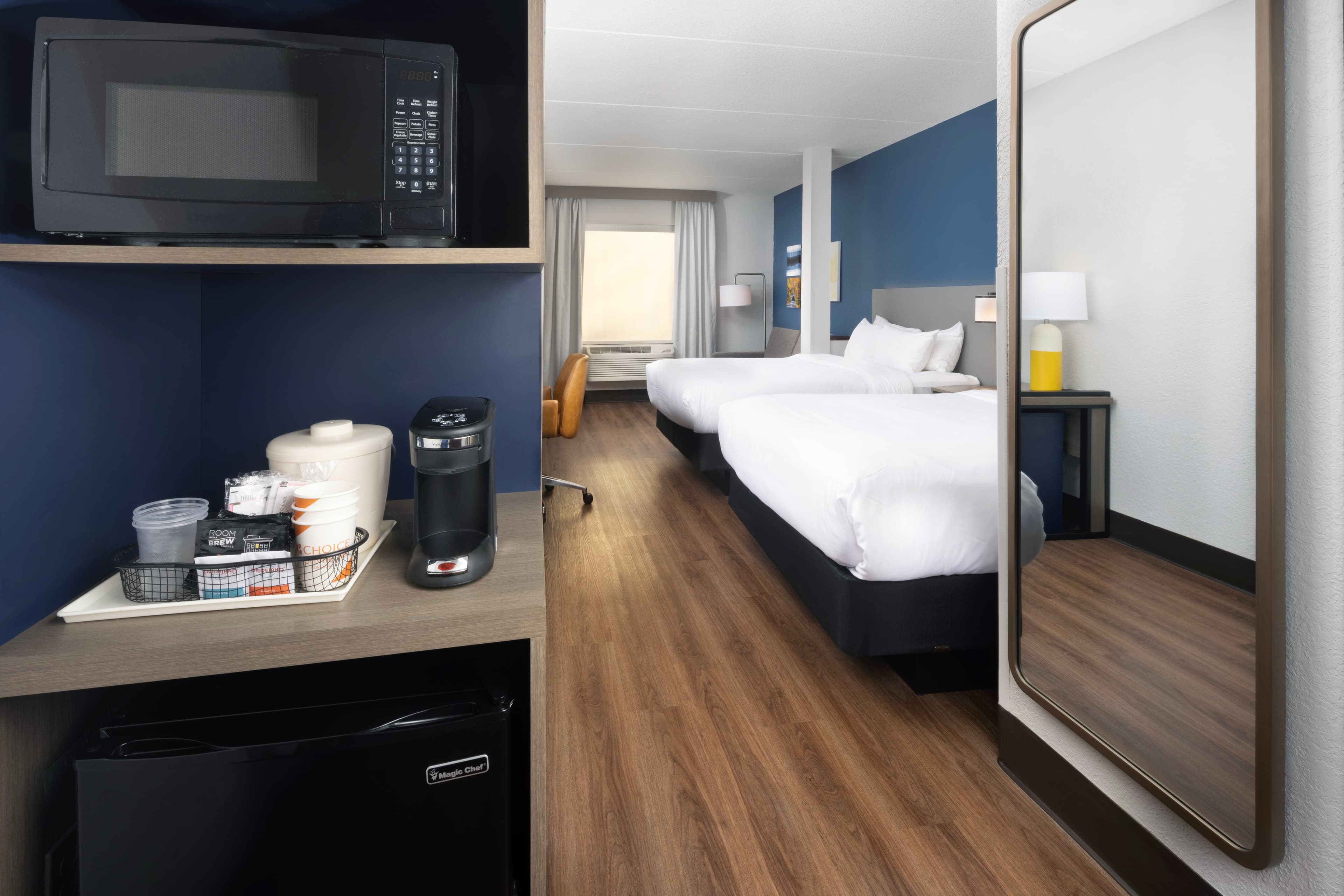 Comfort Suites Outlet Center — 9