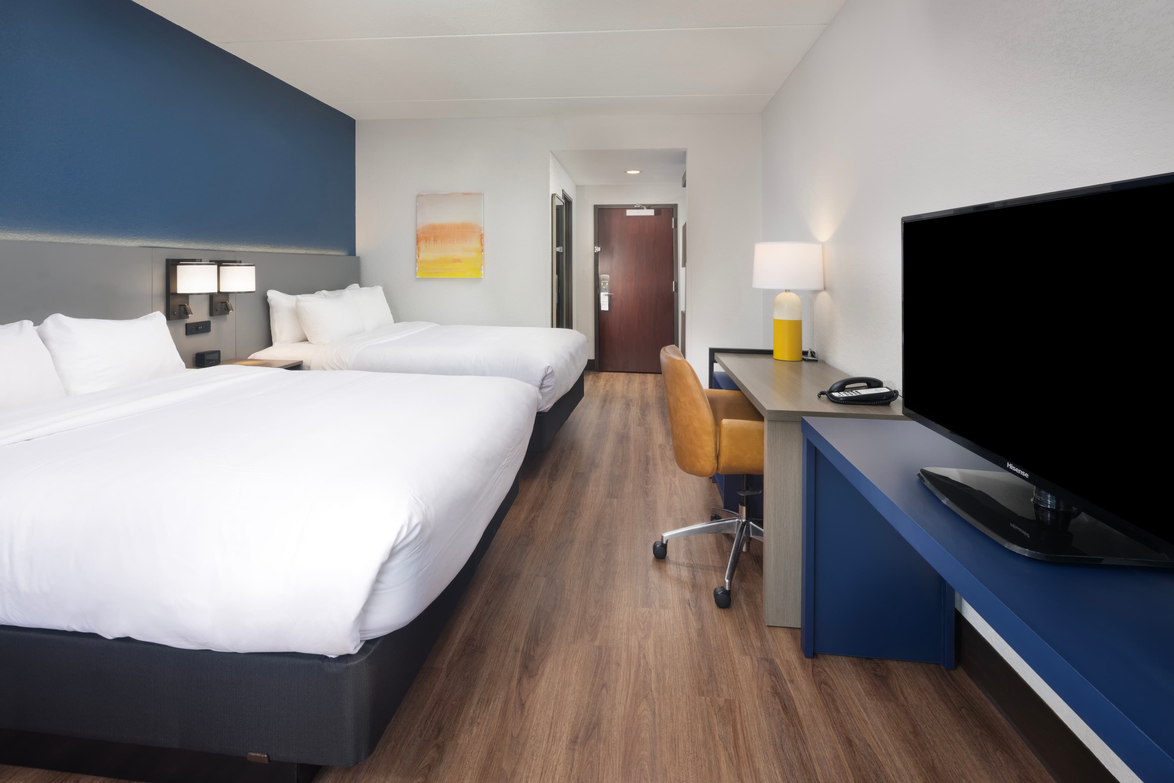 Comfort Suites Outlet Center — 10