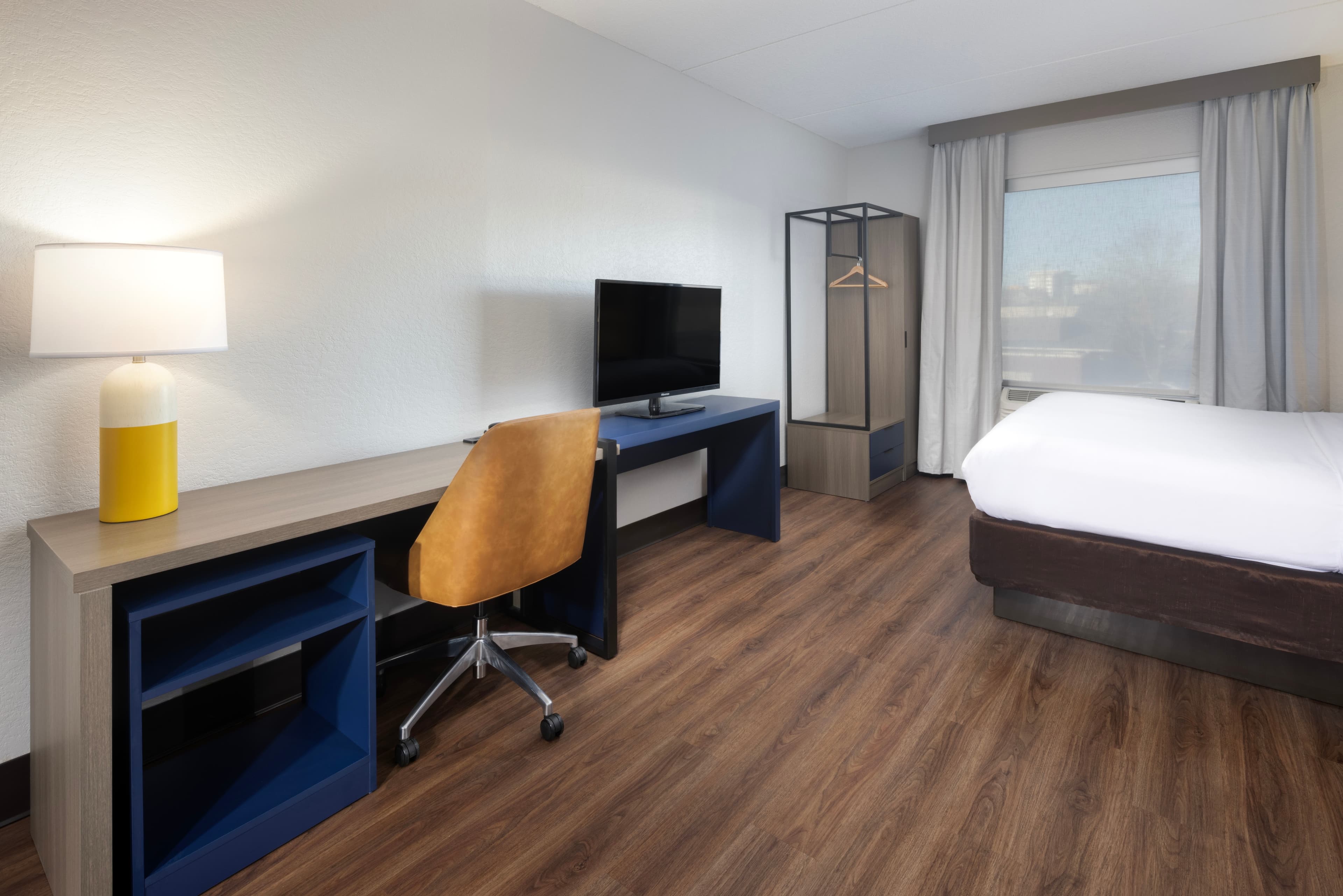 Comfort Suites Outlet Center — 6