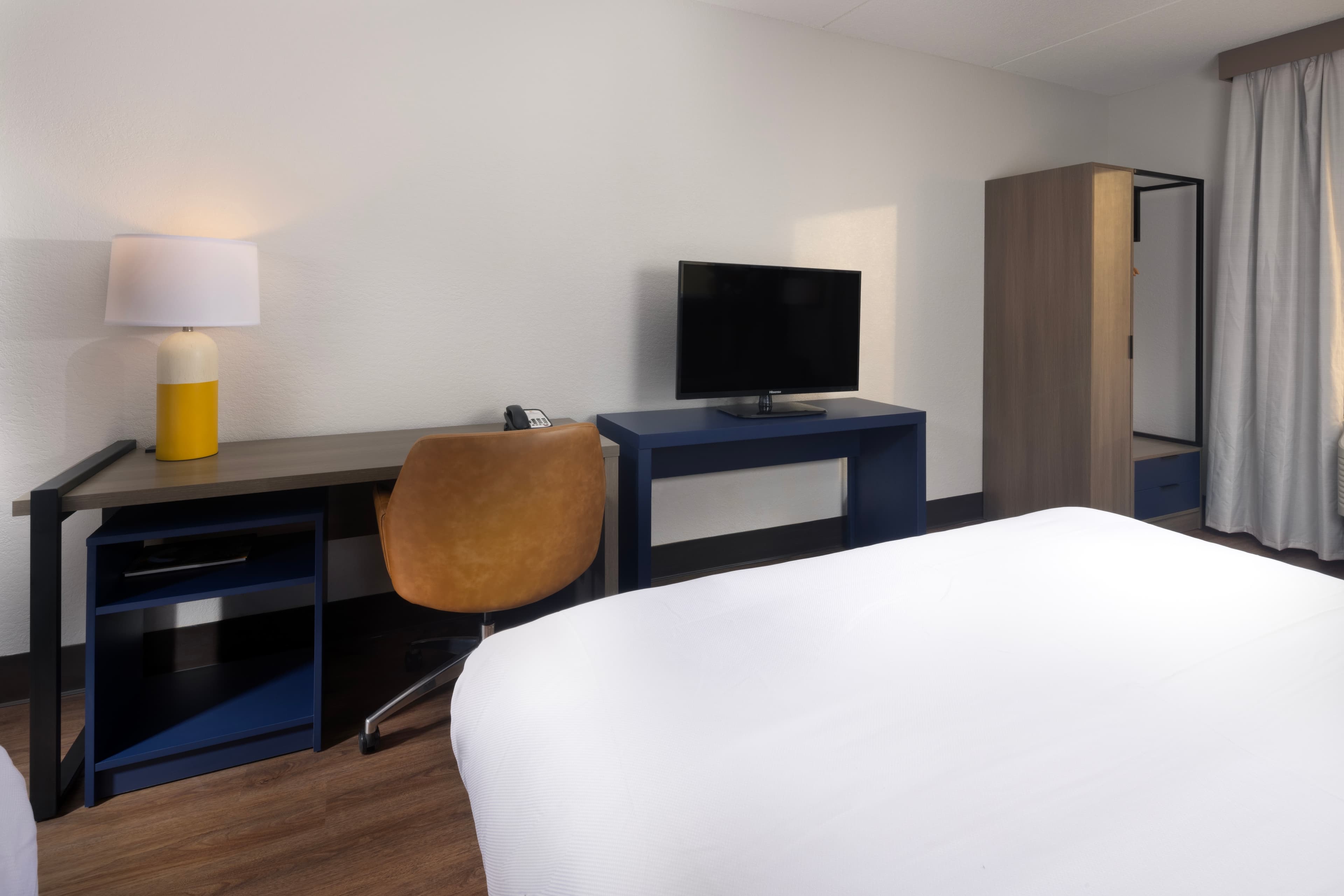 Comfort Suites Outlet Center — 3