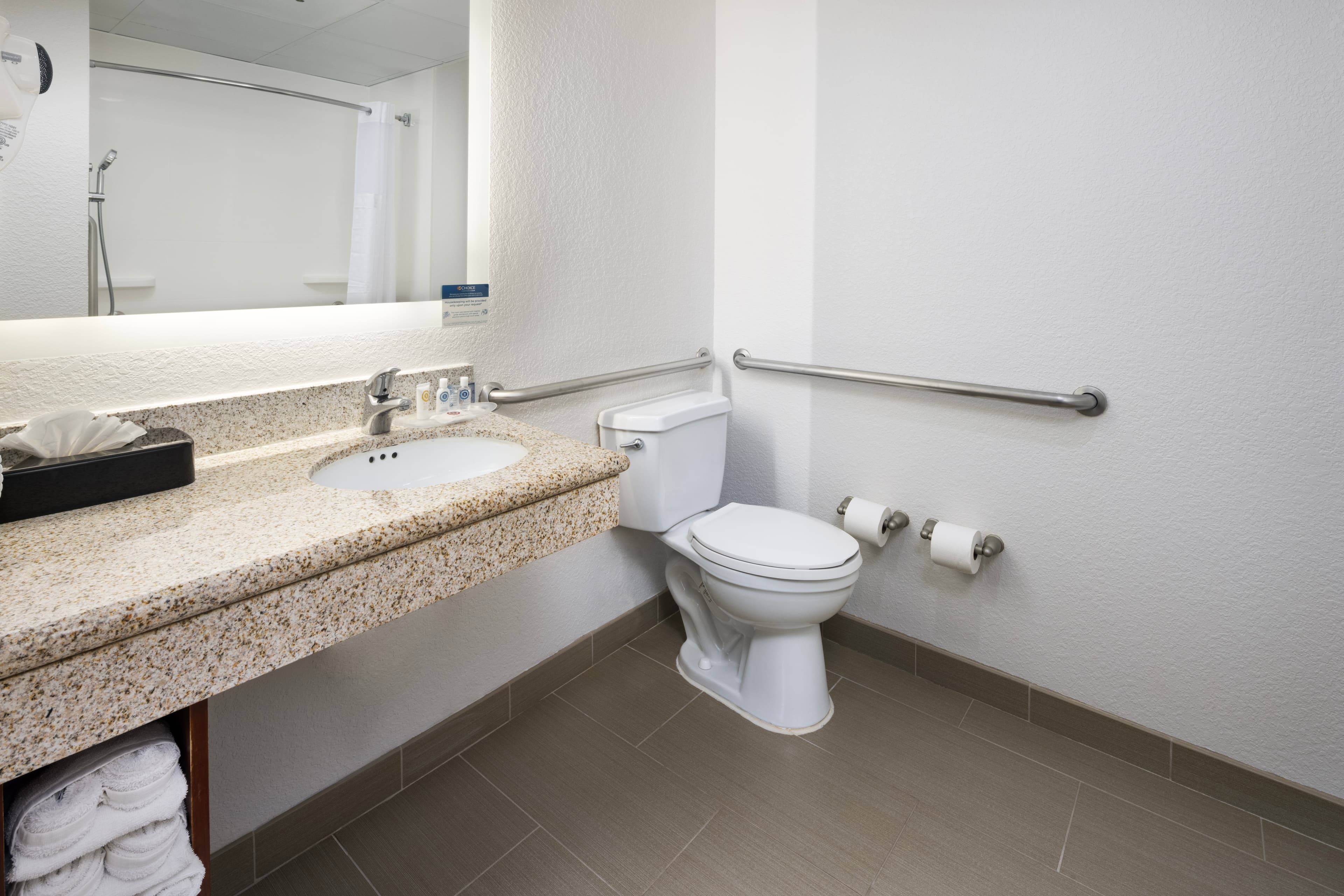 Comfort Suites Outlet Center — 4