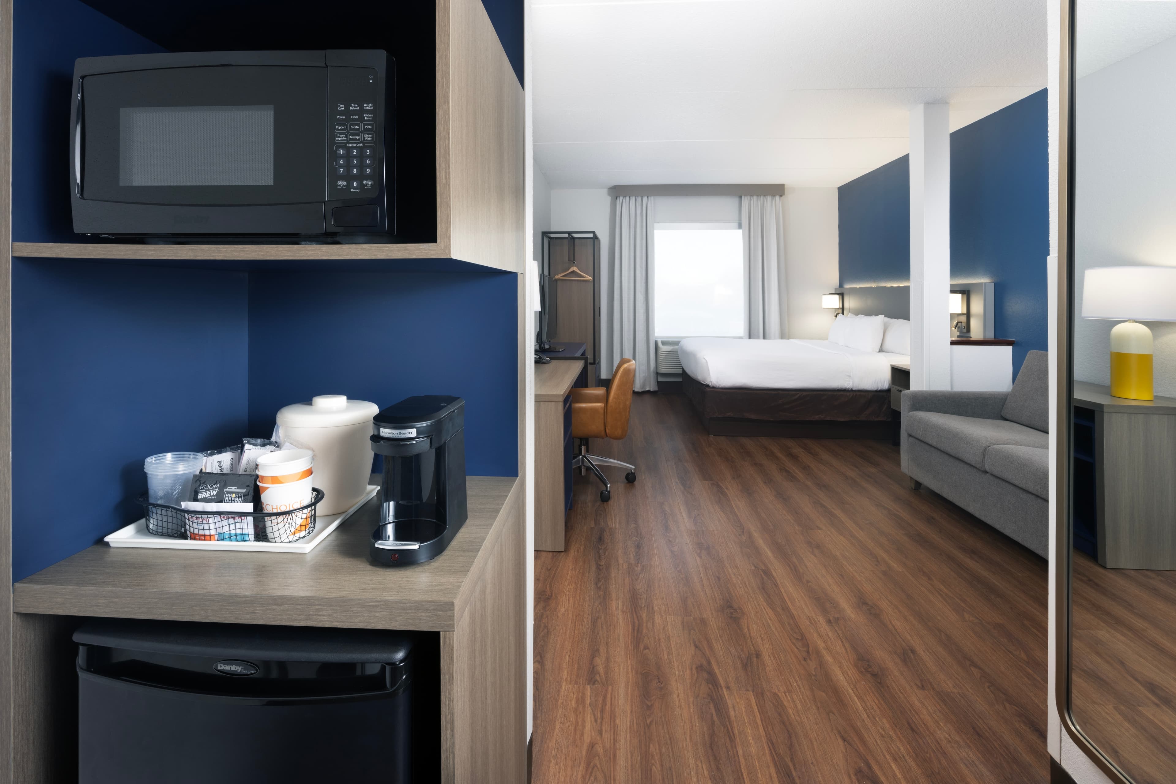 Comfort Suites Outlet Center — 7