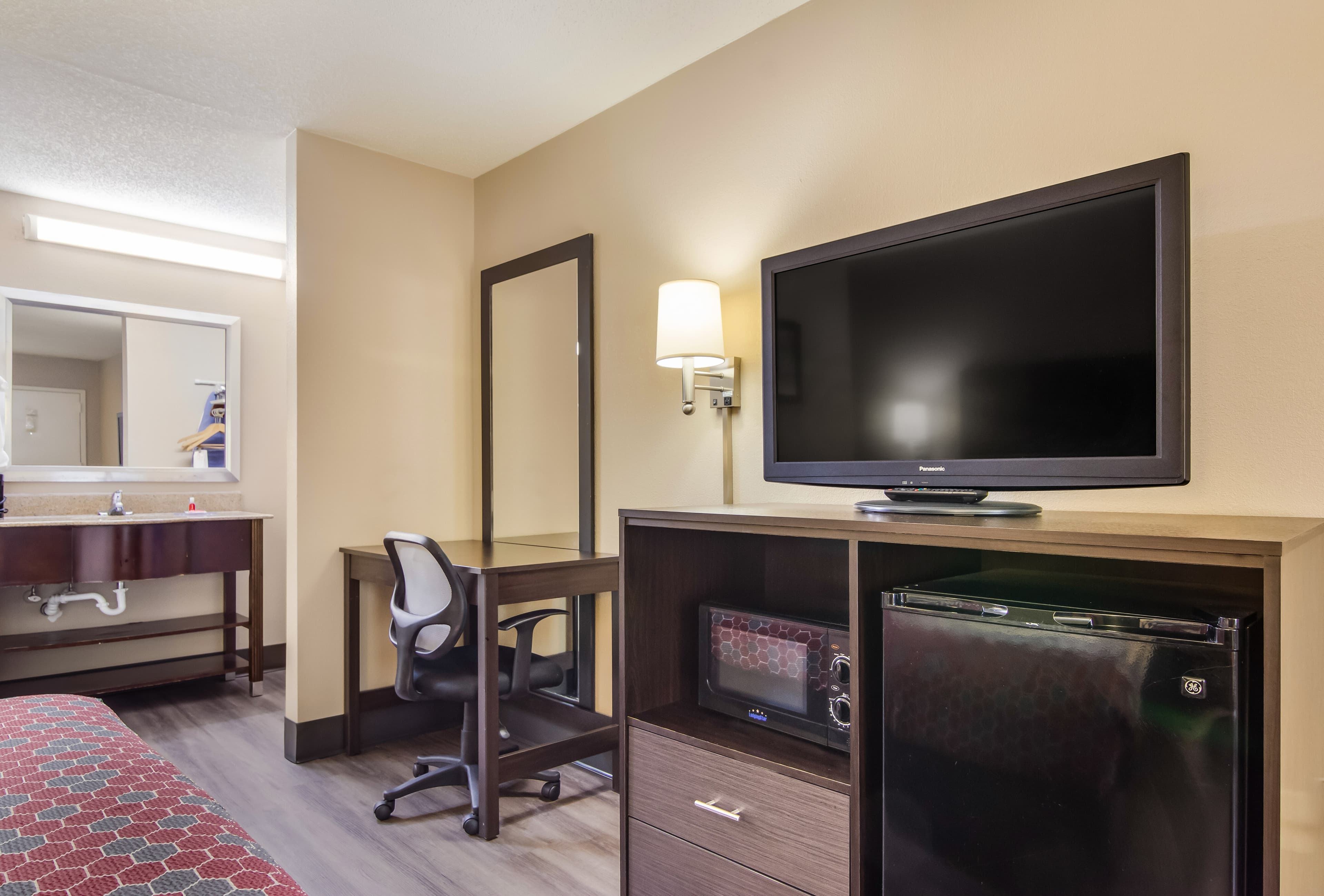 Econo Lodge Garner - Raleigh — 7