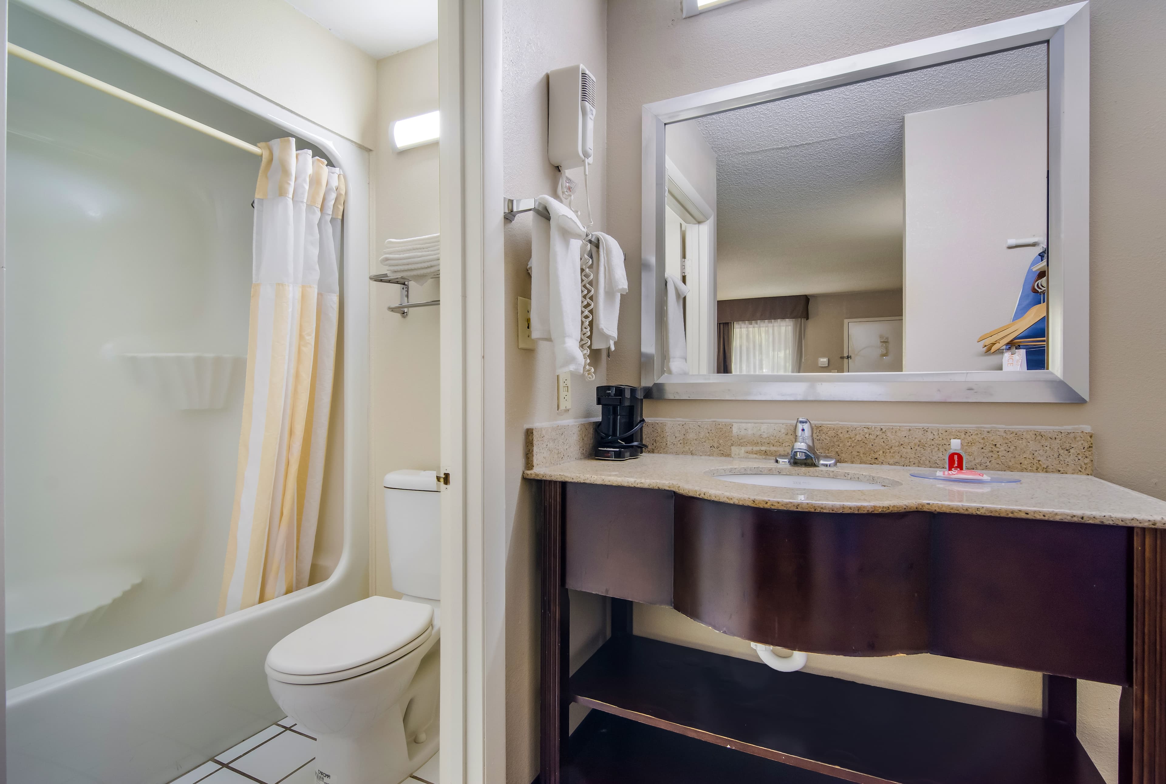 Econo Lodge Garner - Raleigh — 8