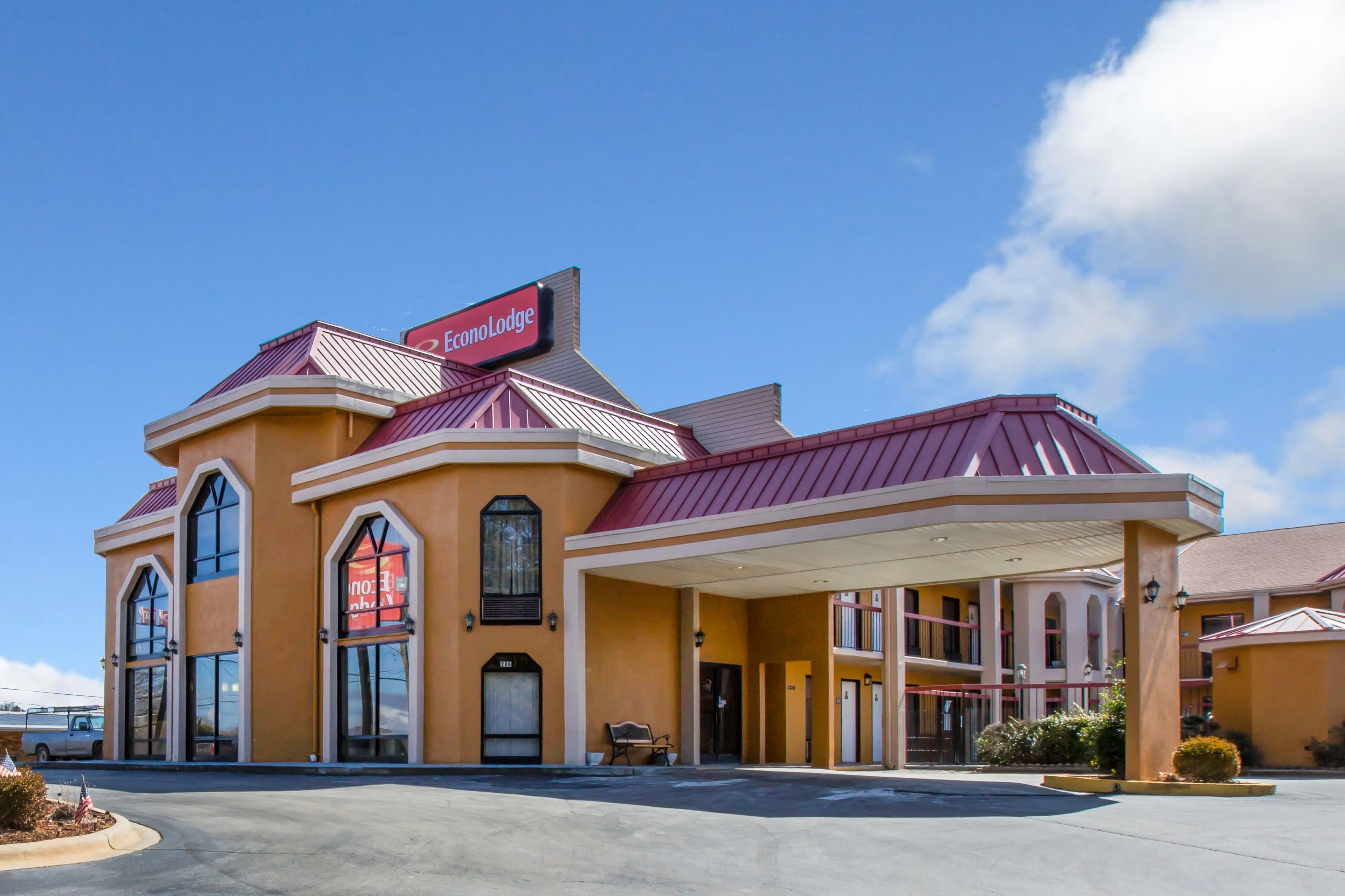 Econo Lodge Hendersonville - Image 1