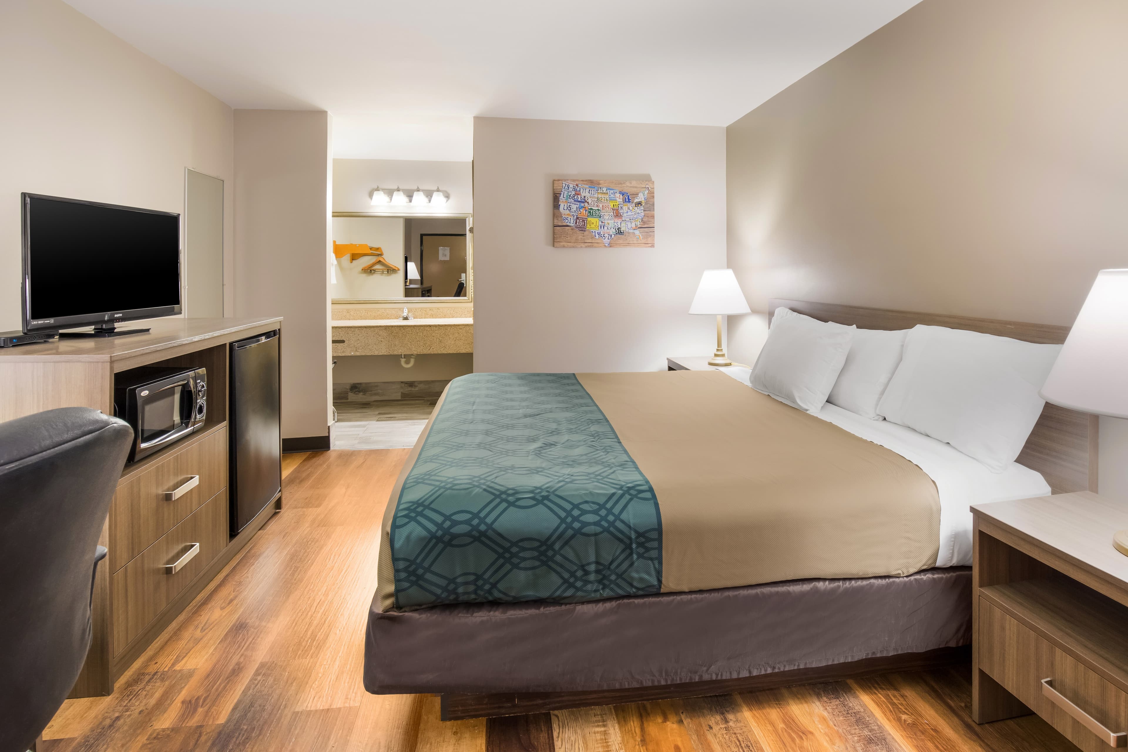 Econo Lodge Hendersonville - Image 2