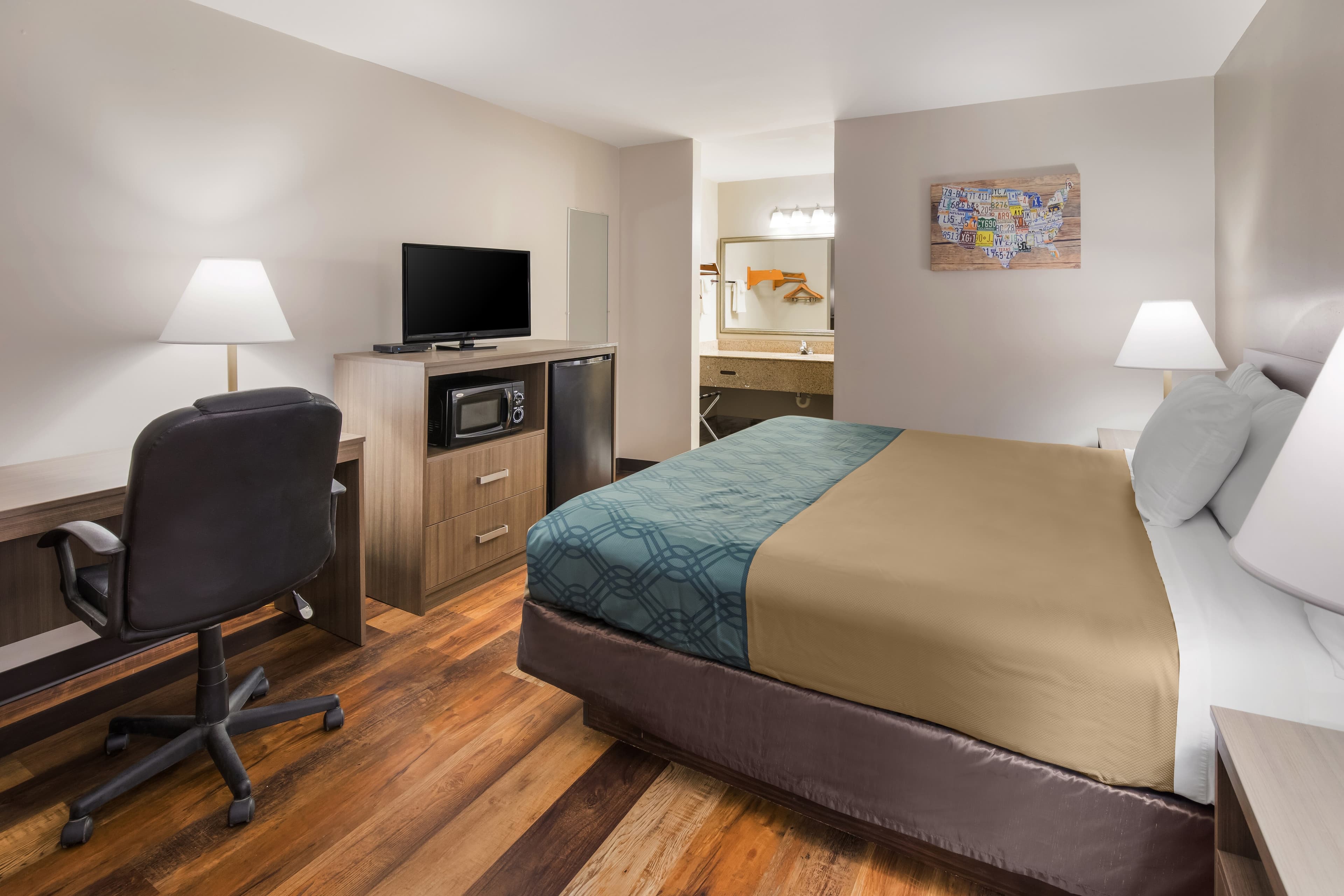 Econo Lodge Hendersonville - Image 3