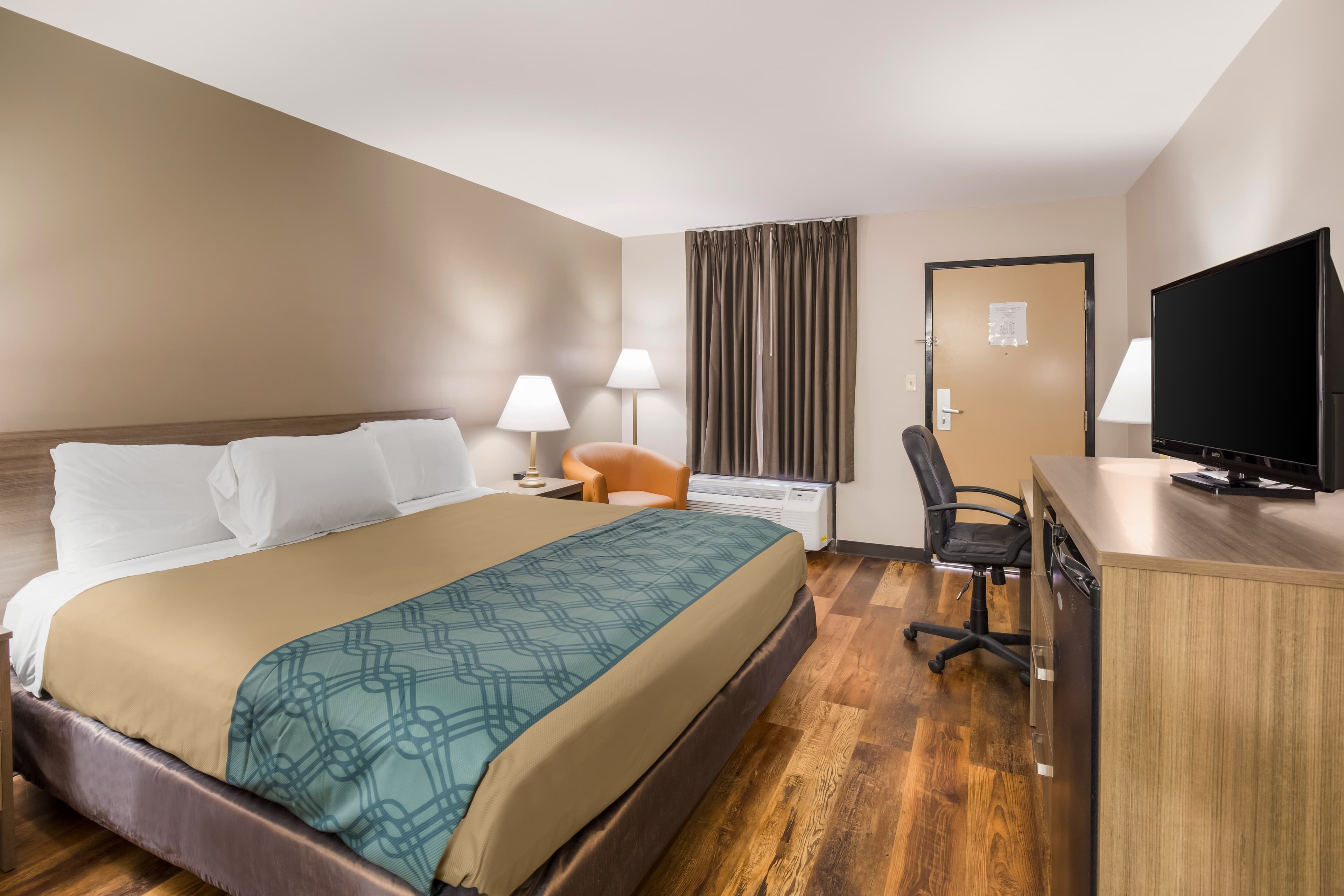 Econo Lodge Hendersonville - Image 4