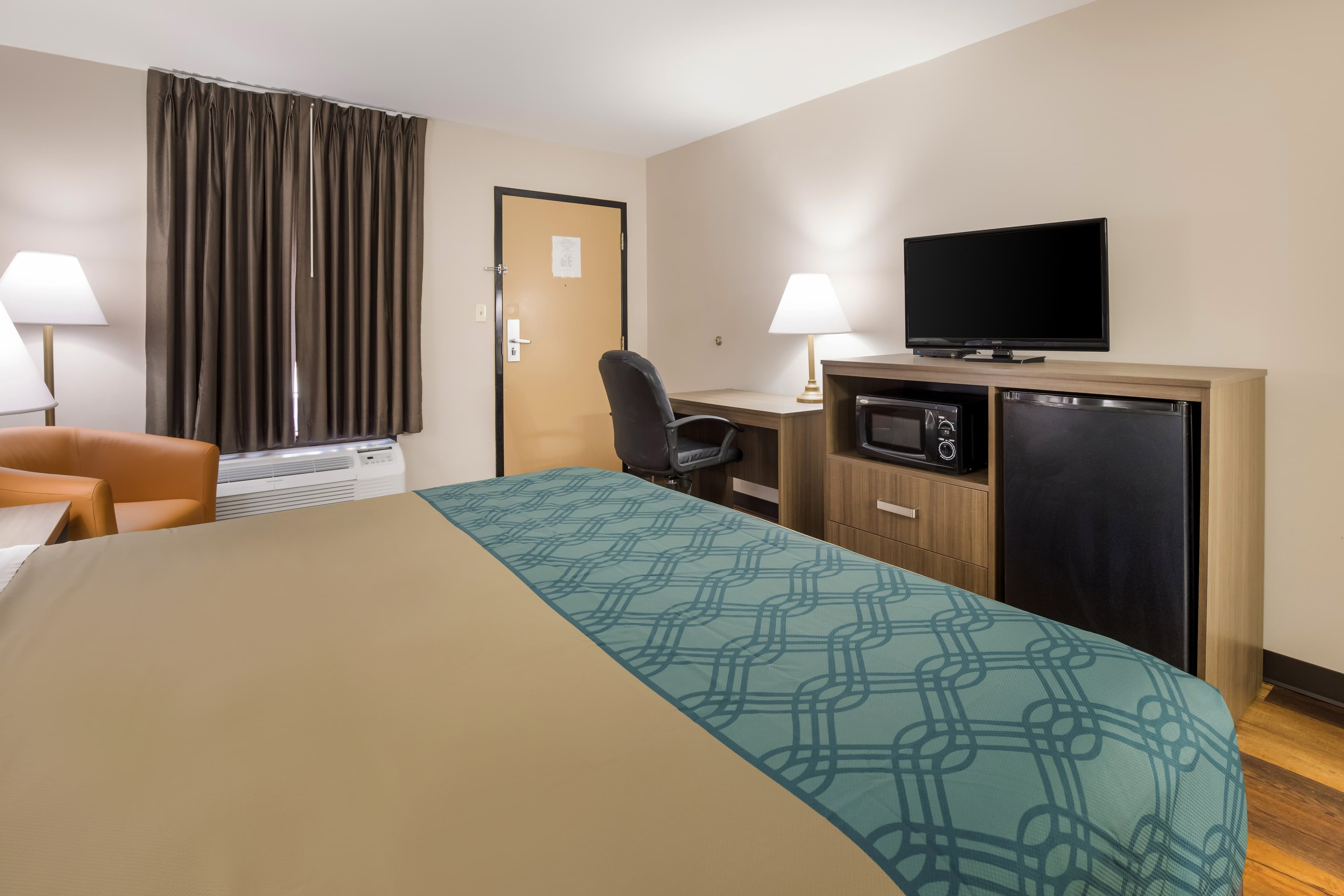 Econo Lodge Hendersonville - Image 5