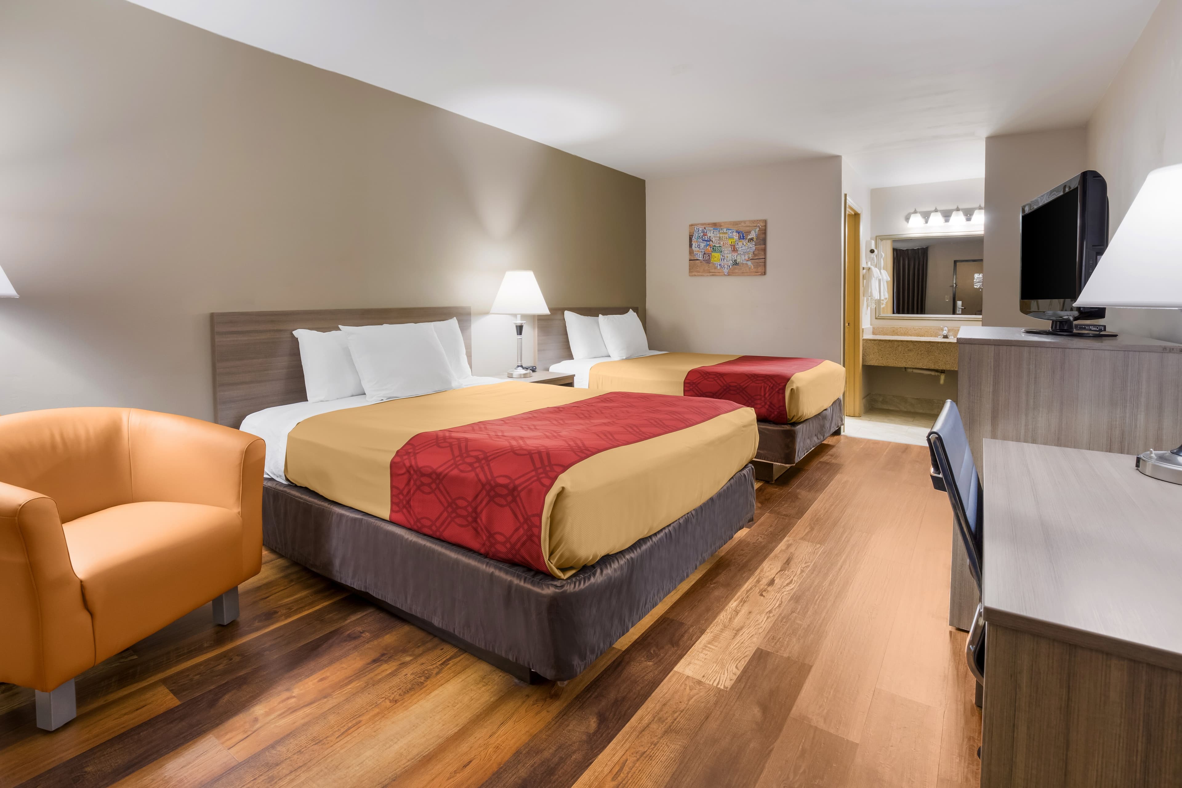 Econo Lodge Hendersonville — 10