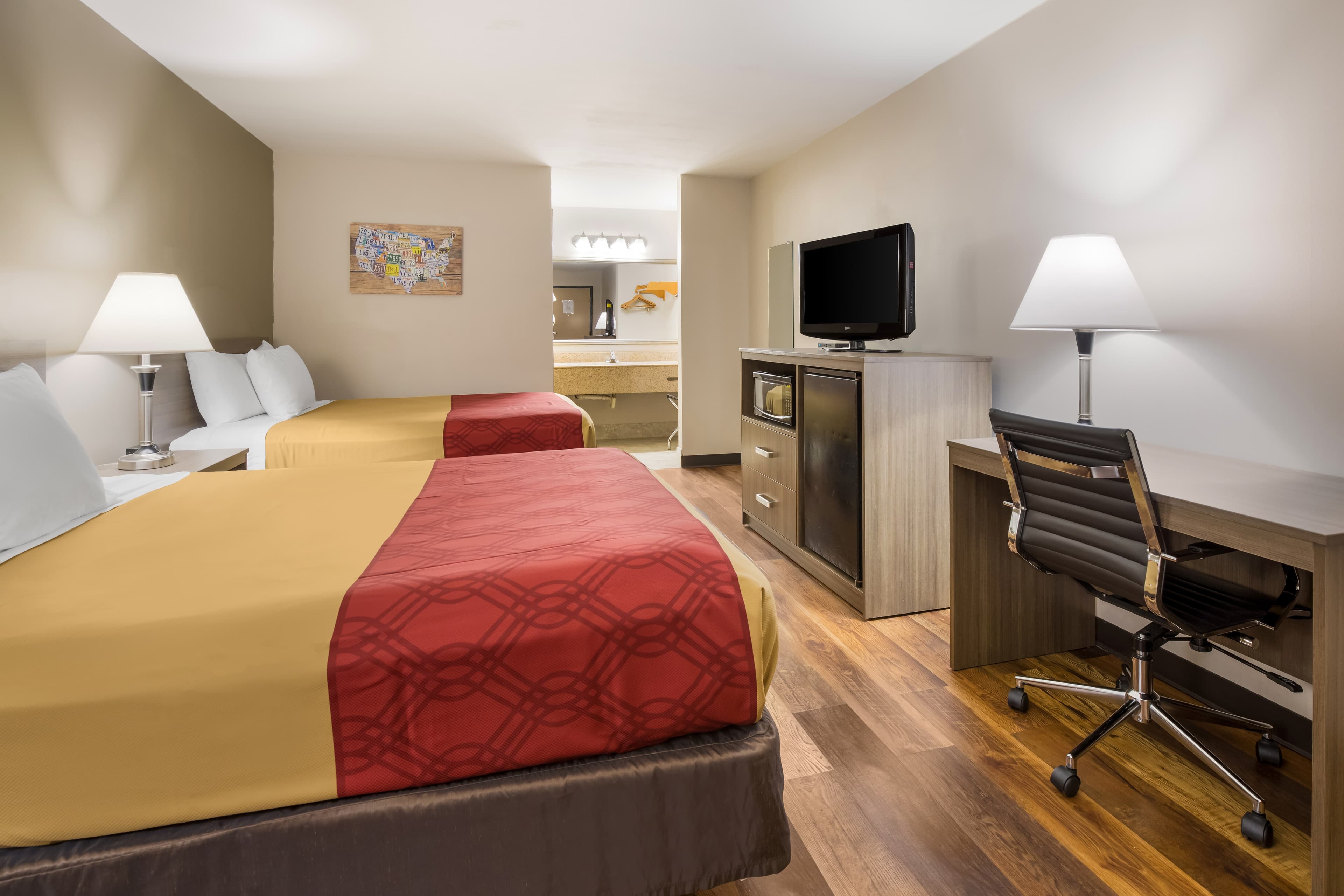 Econo Lodge Hendersonville — 11