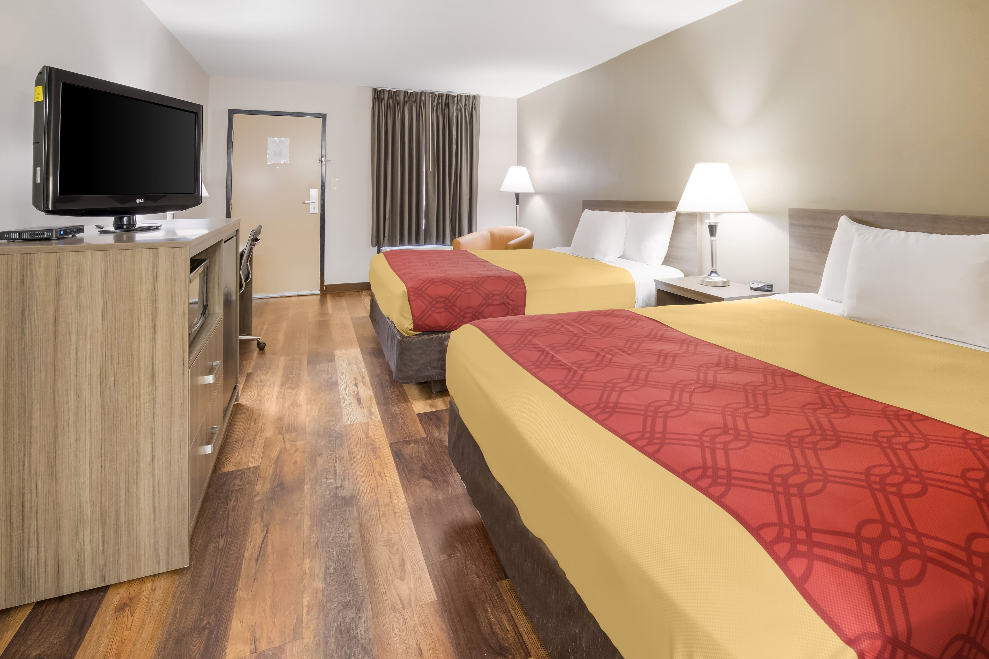 Econo Lodge Hendersonville — 12