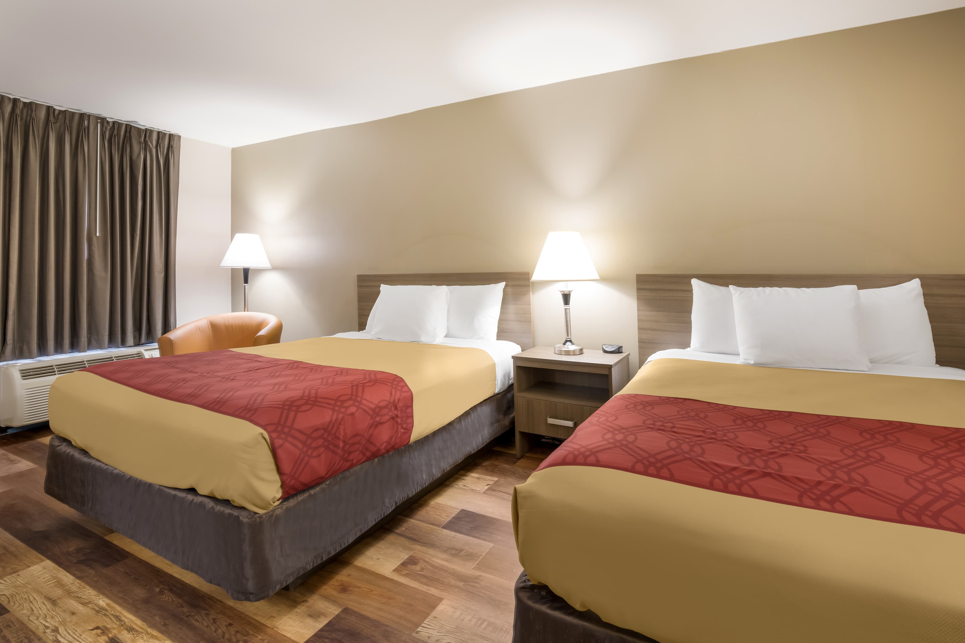 Econo Lodge Hendersonville — 13