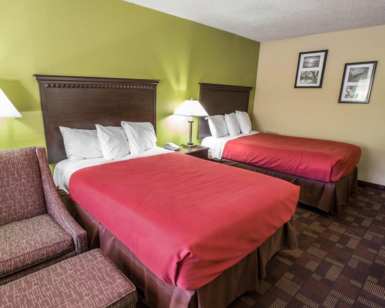 Econo Lodge Biltmore - Image 3