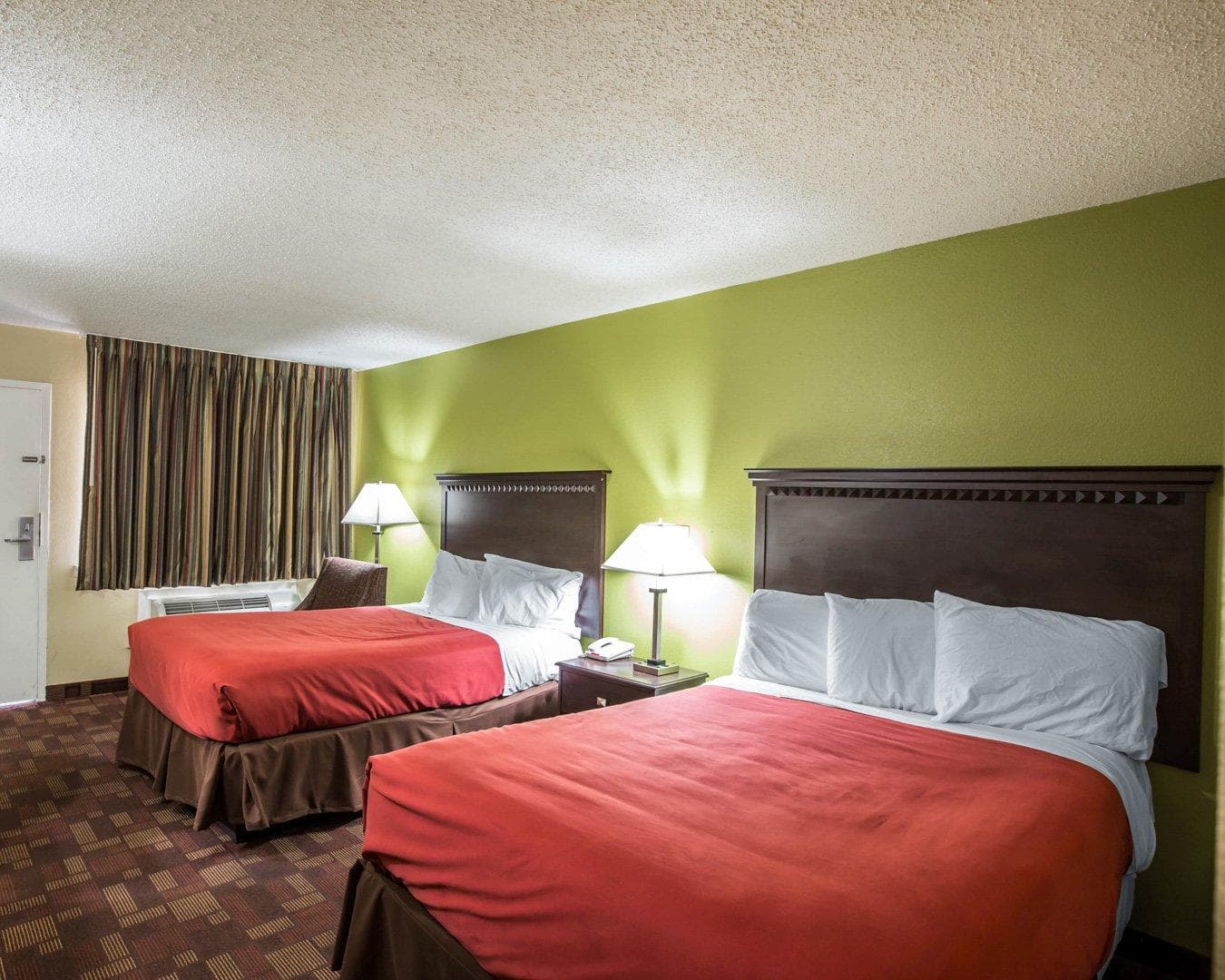 Econo Lodge Biltmore - Image 4