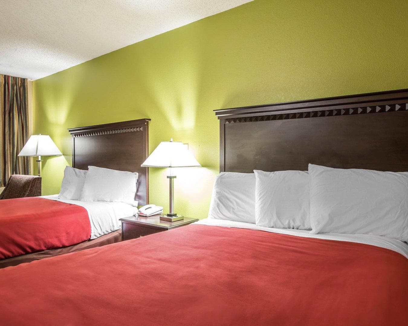 Econo Lodge Biltmore - Image 5