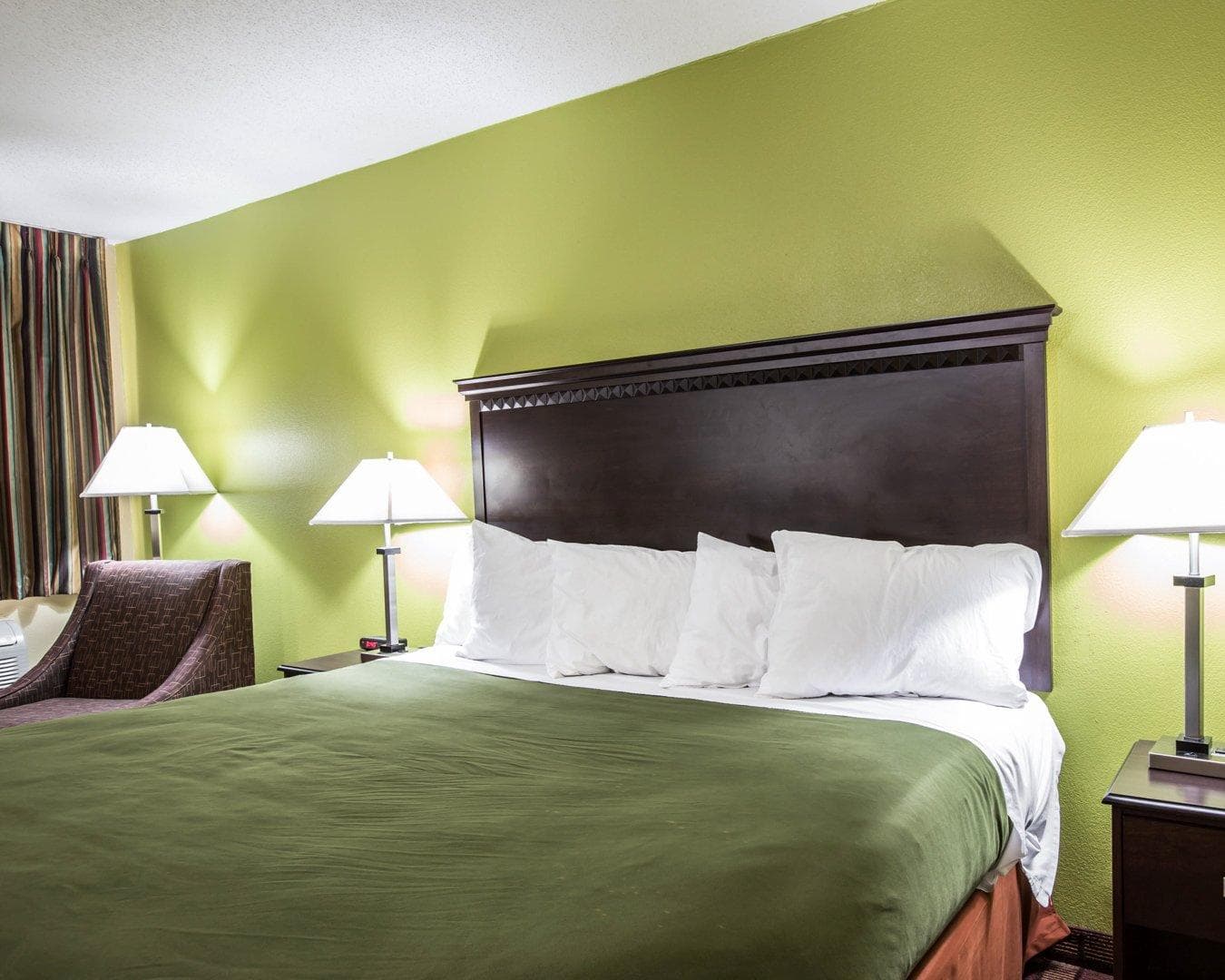 Econo Lodge Biltmore — 19