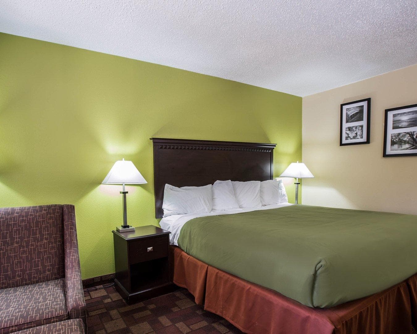 Econo Lodge Biltmore — 6