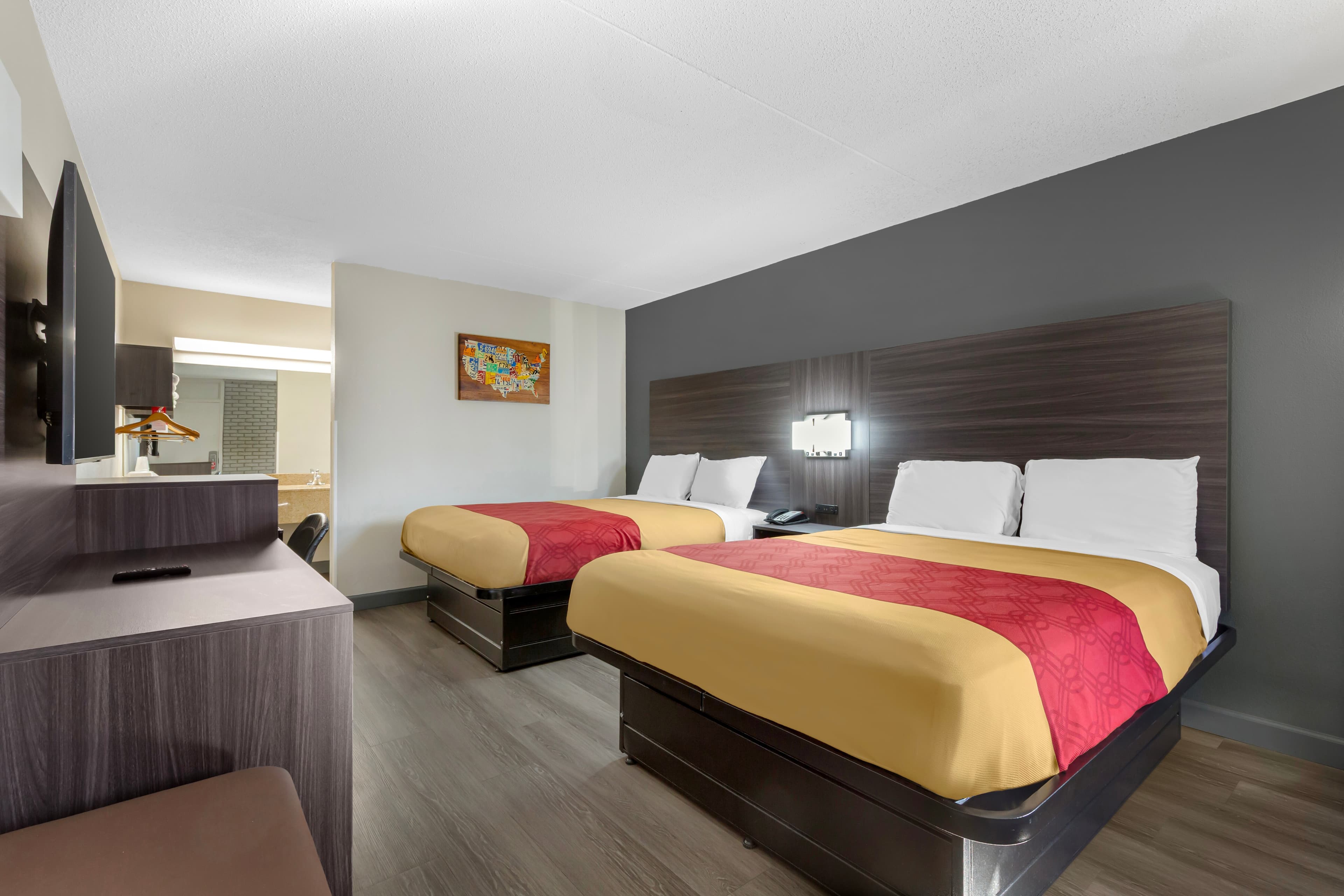 Econo Lodge Creedmoor - Butner - Image 2