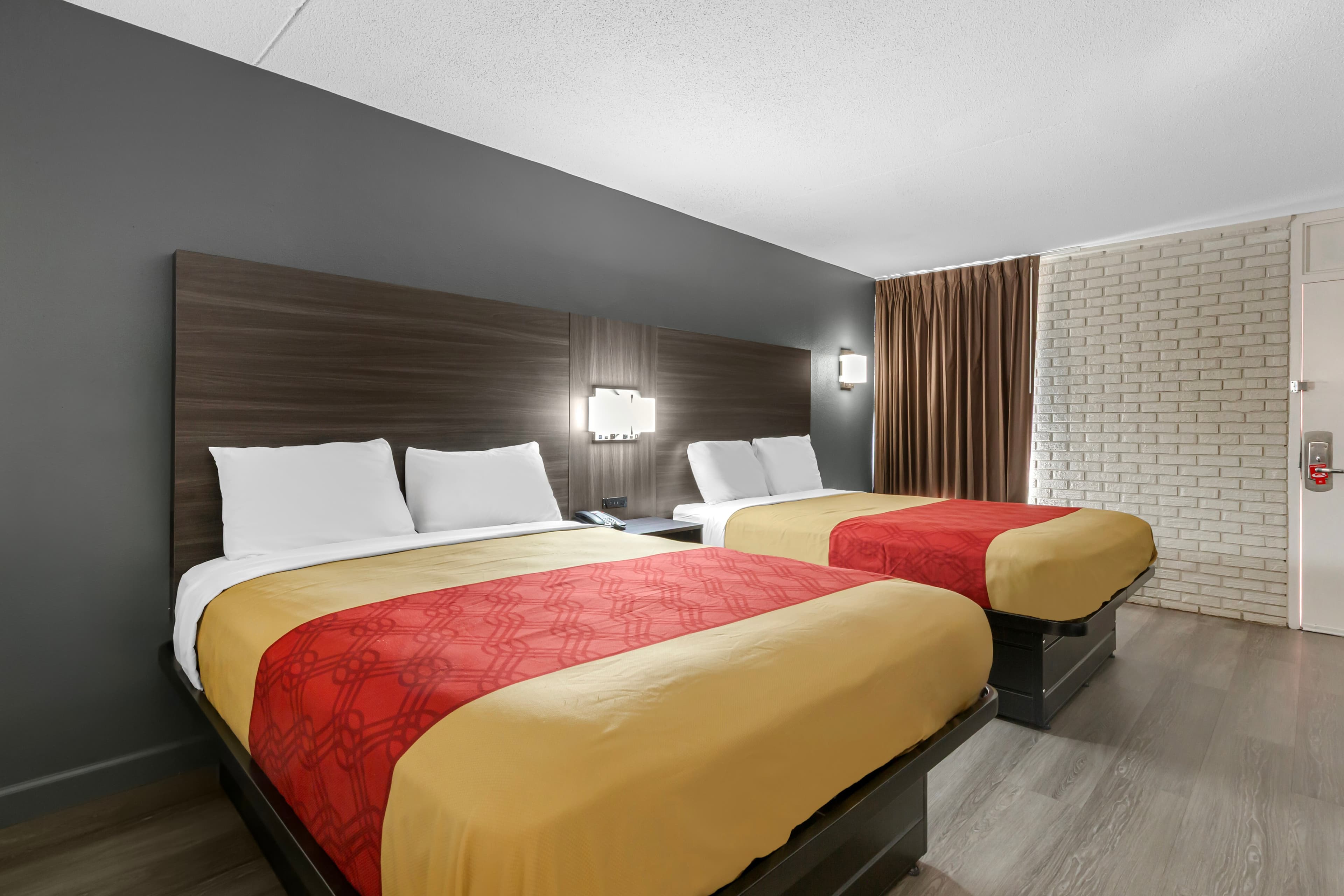Econo Lodge Creedmoor - Butner - Image 3