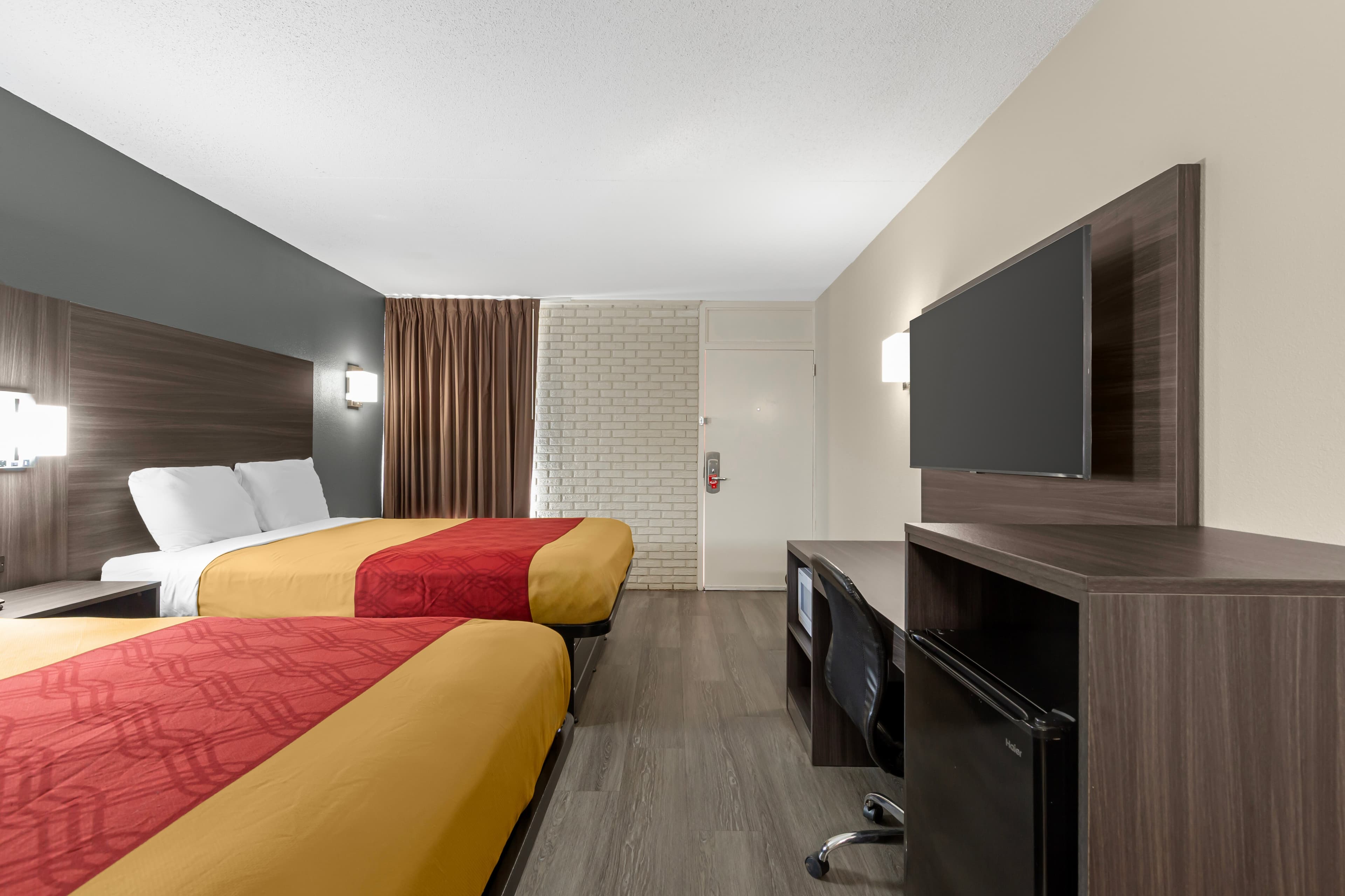Econo Lodge Creedmoor - Butner — 7