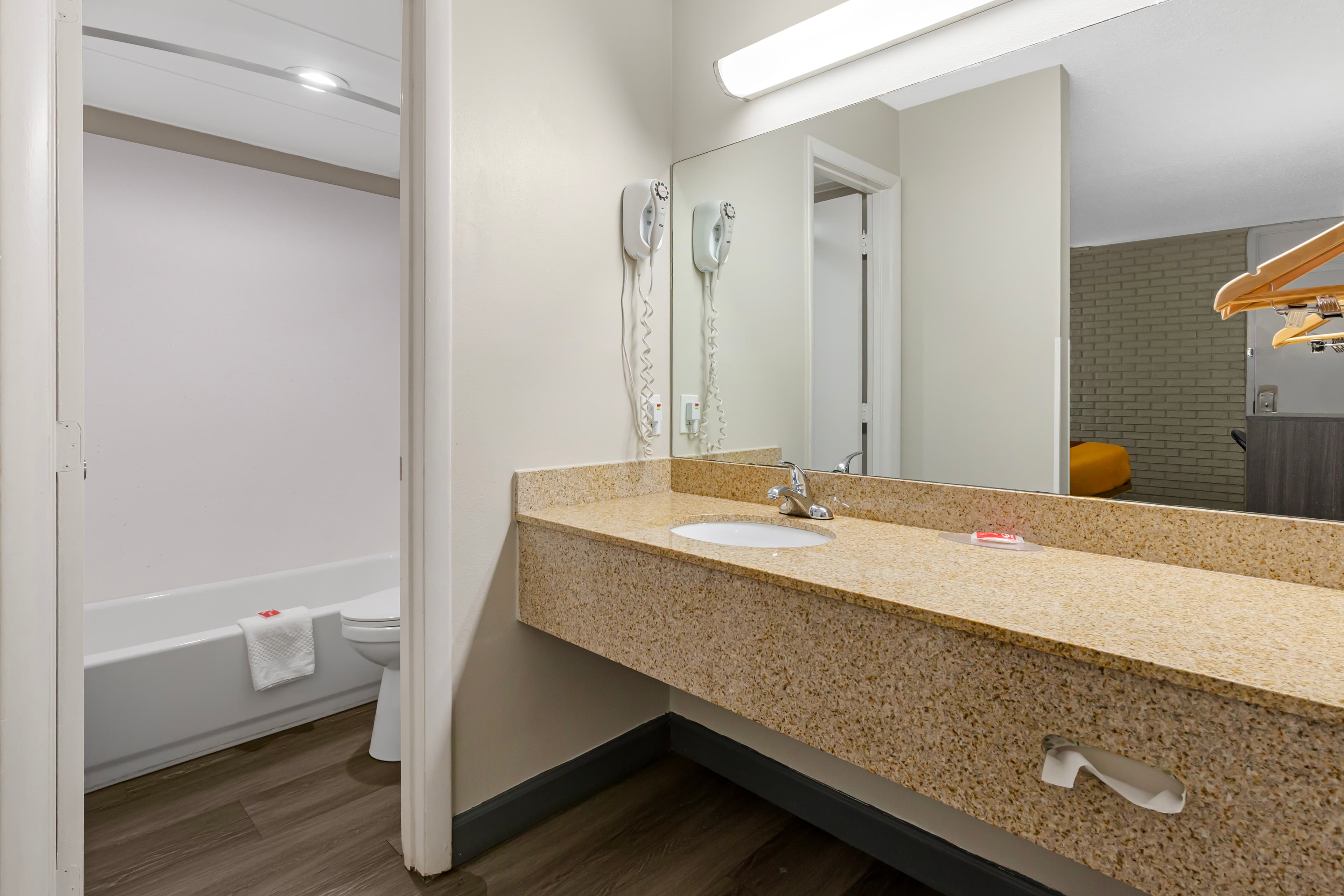 Econo Lodge Creedmoor - Butner — 23