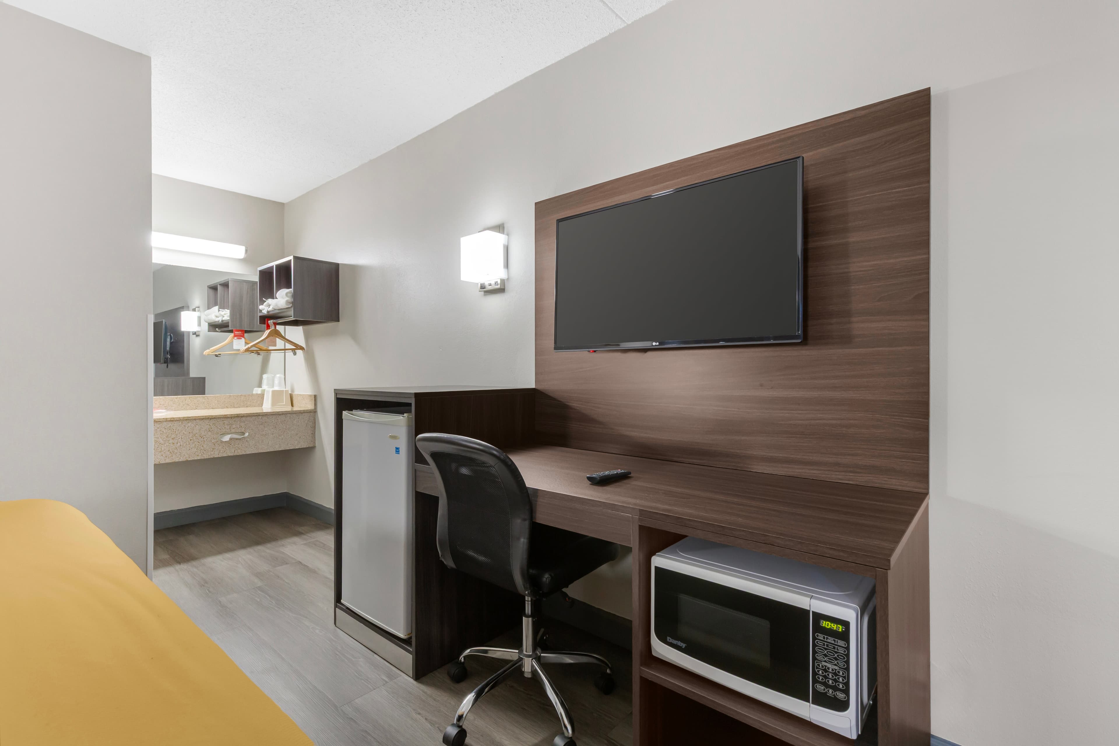 Econo Lodge Creedmoor - Butner — 24