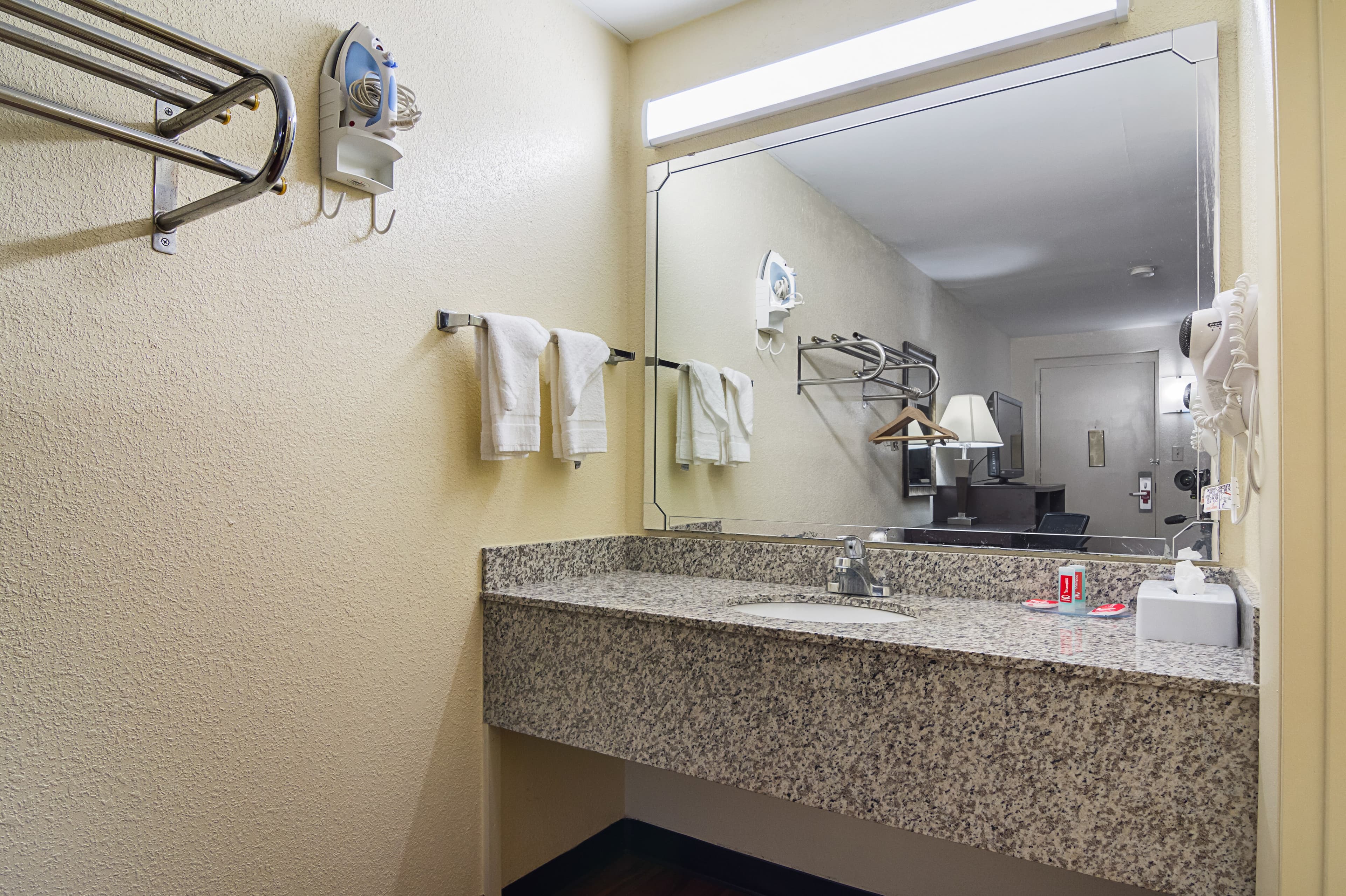 Econo Lodge Research Triangle Park — 15