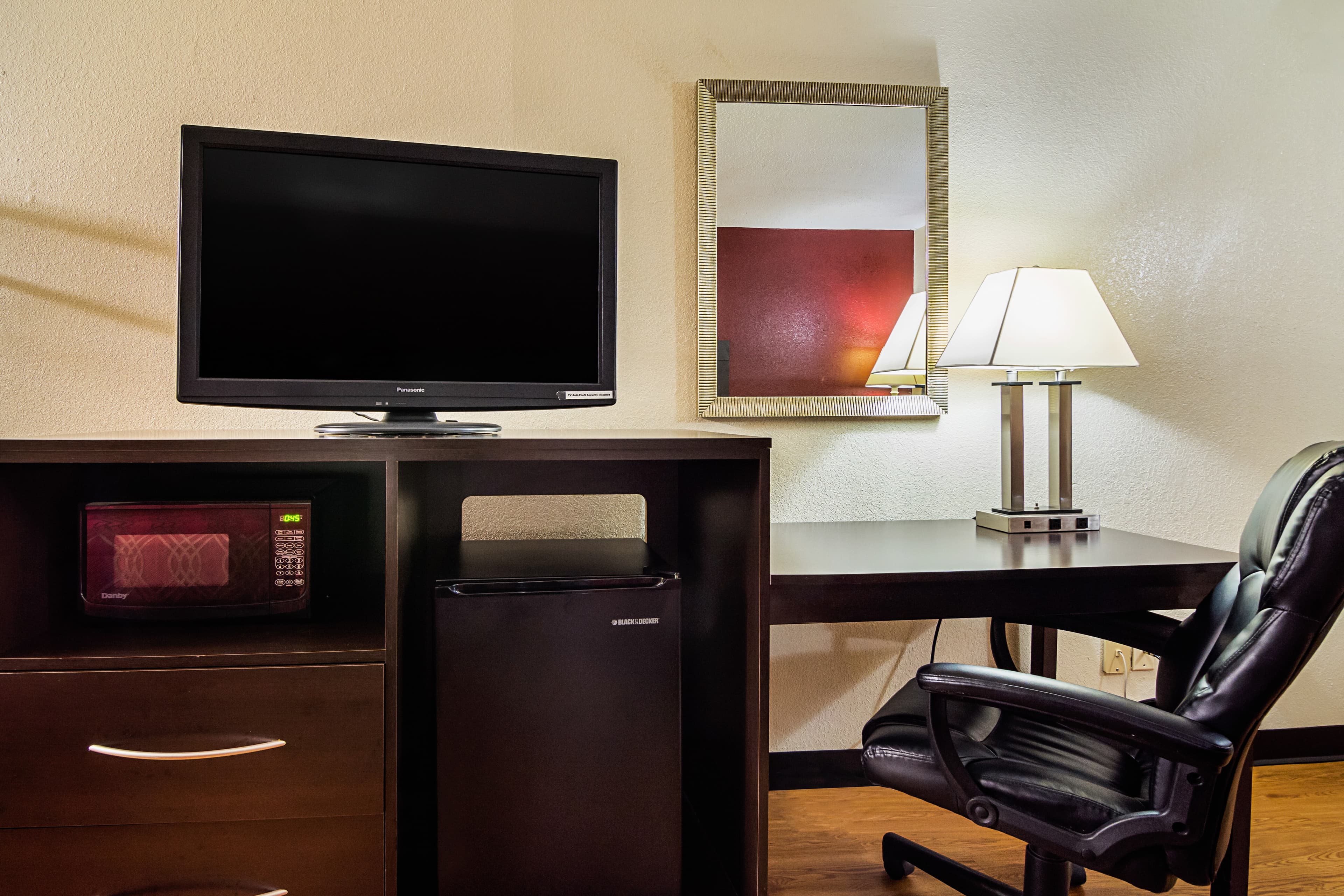 Econo Lodge Research Triangle Park - Image 4