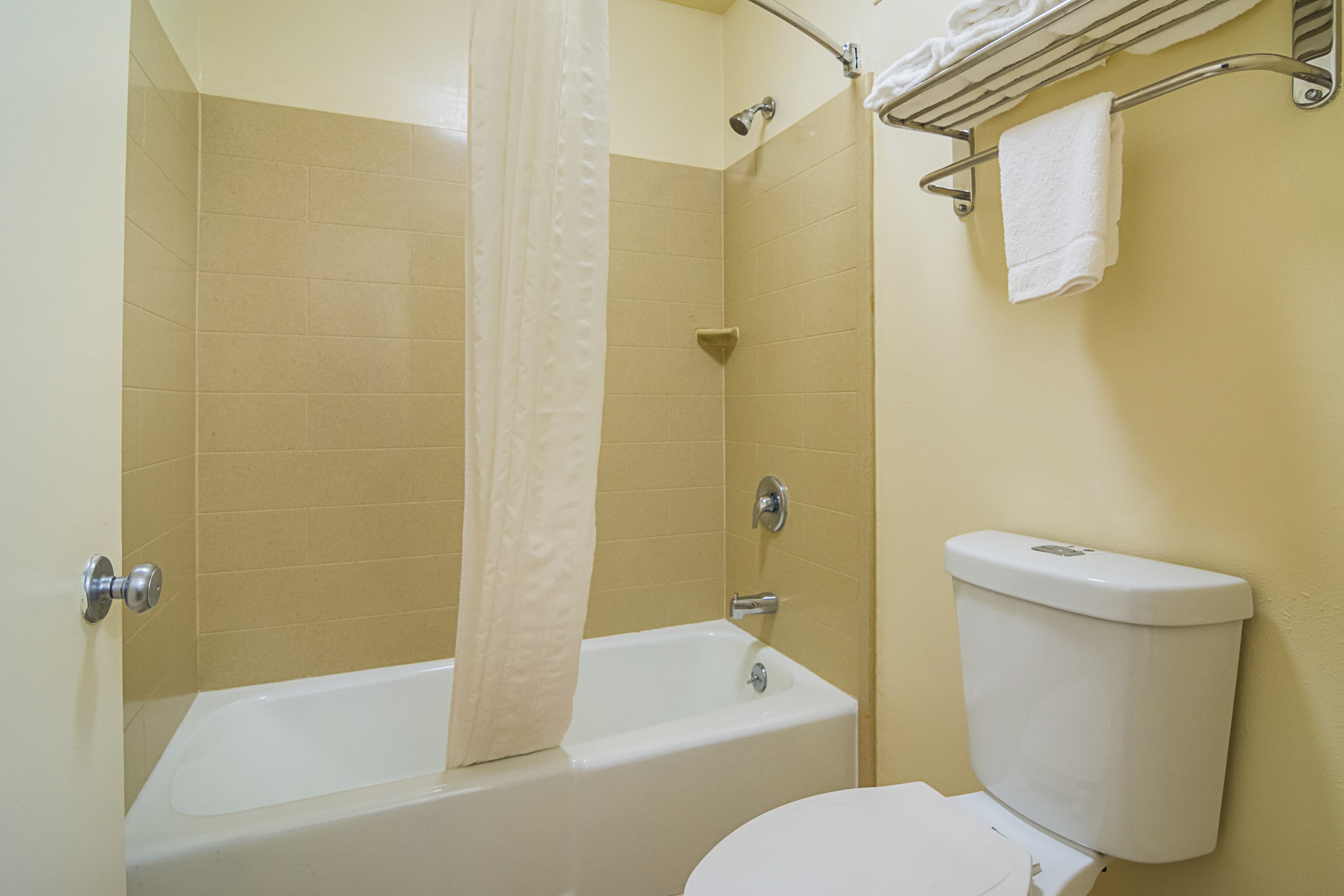 Econo Lodge Research Triangle Park — 6