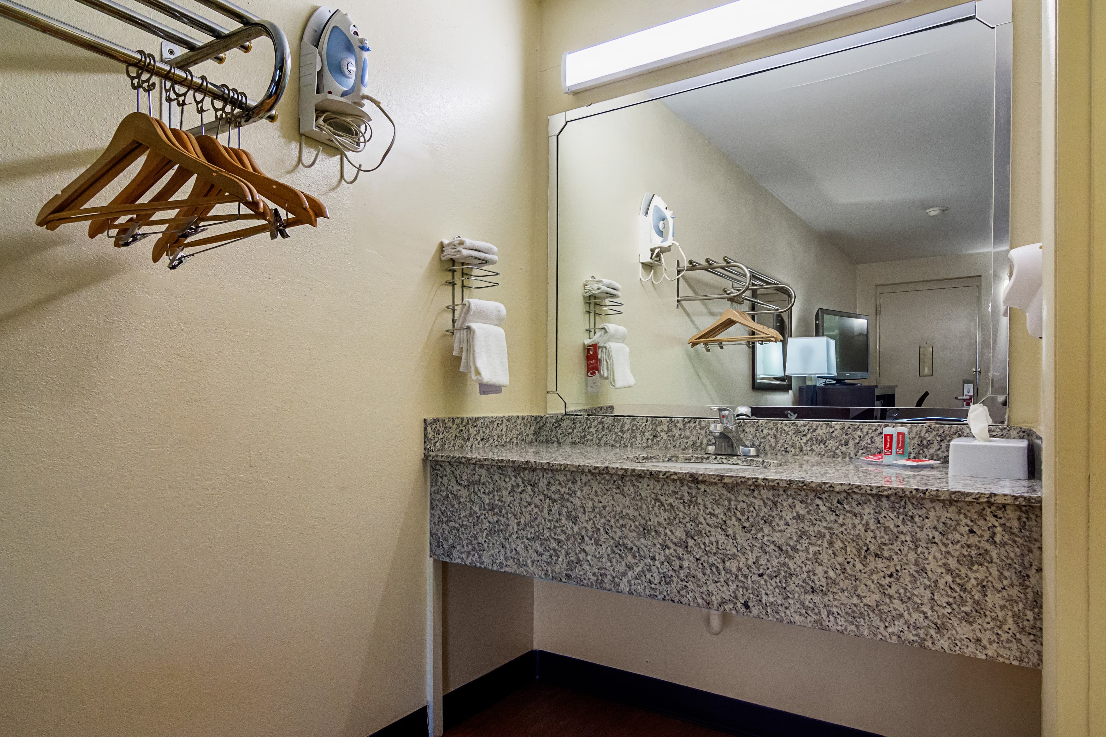 Econo Lodge Research Triangle Park — 31