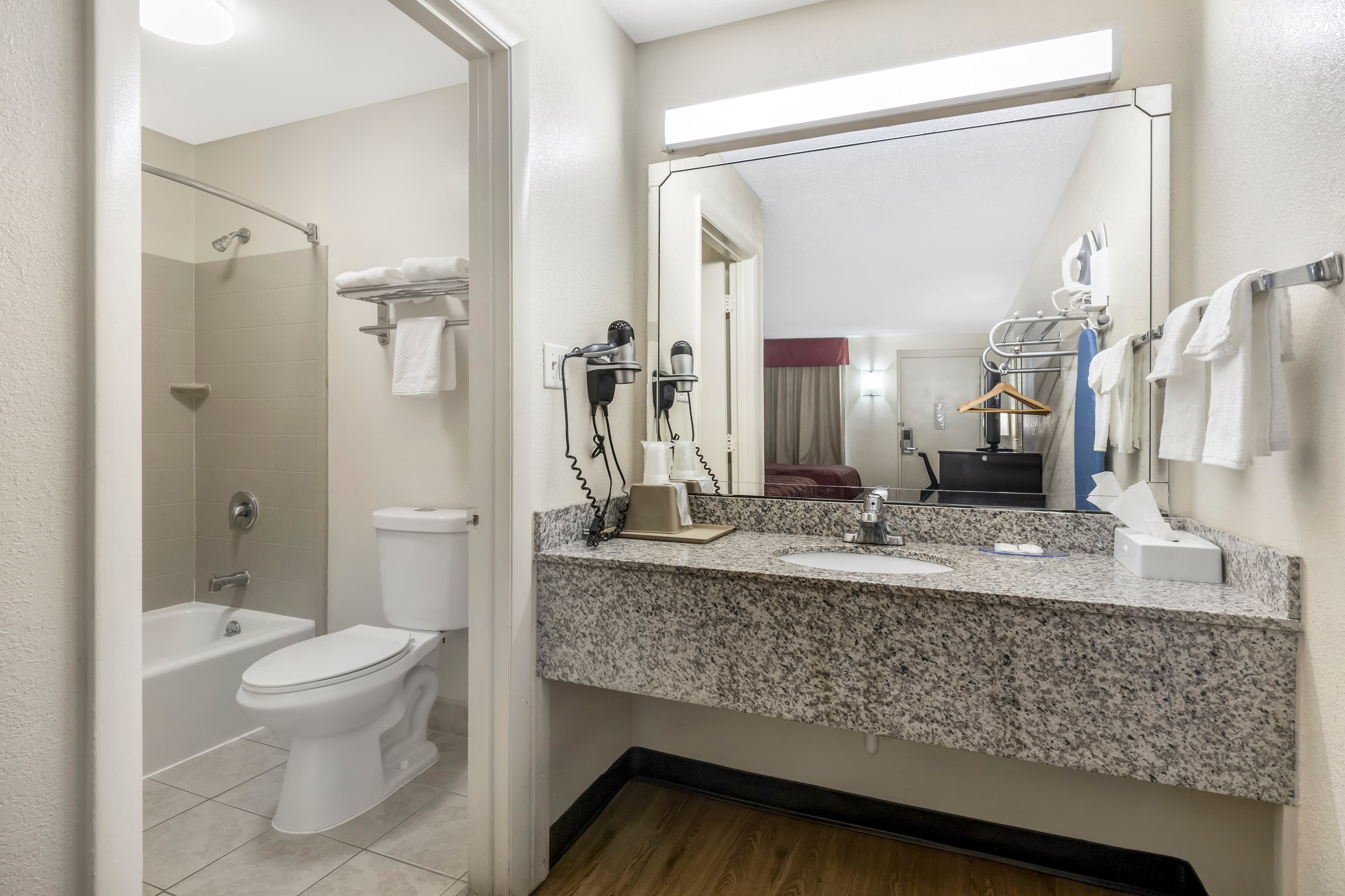Econo Lodge Research Triangle Park — 20