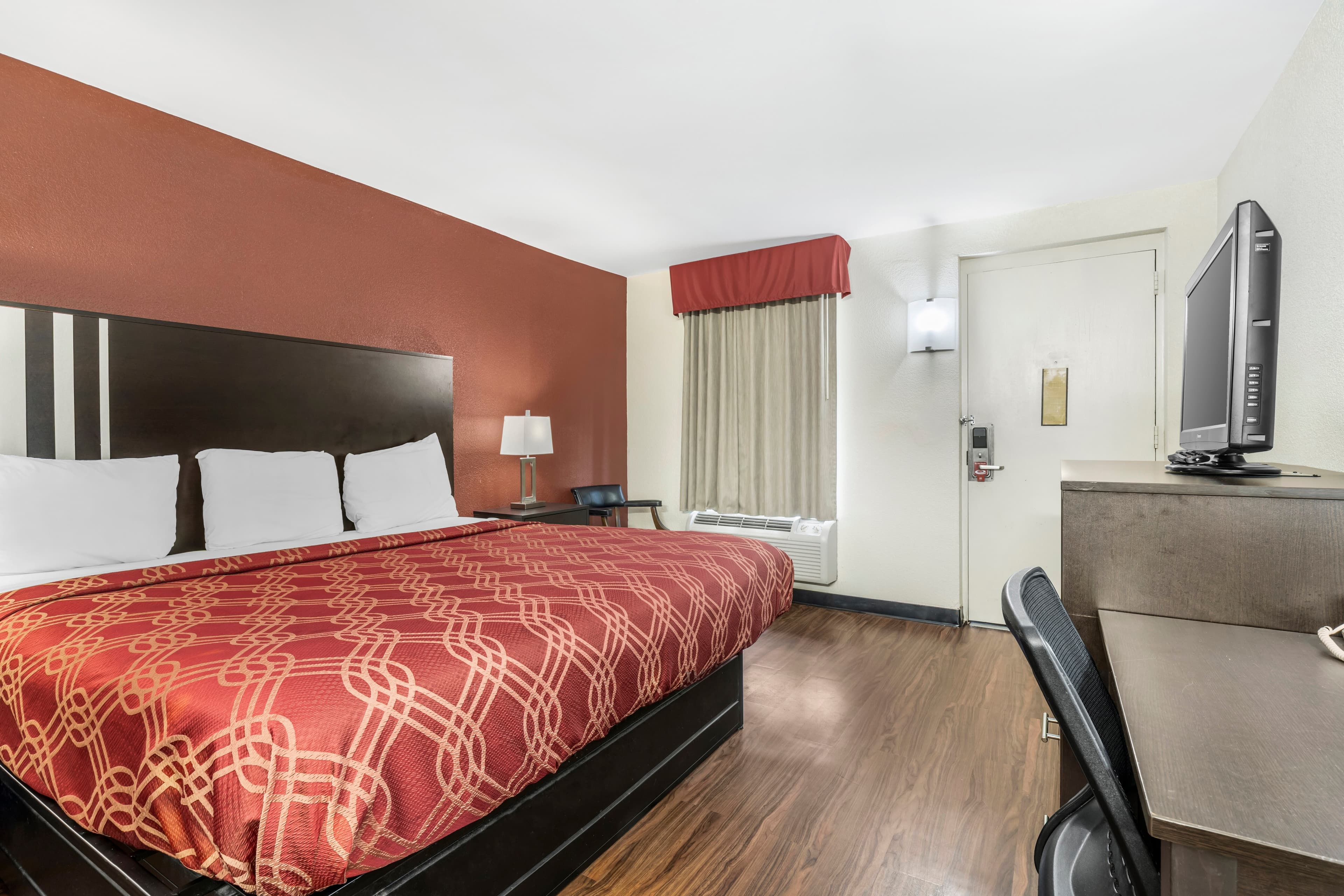 Econo Lodge Research Triangle Park — 23
